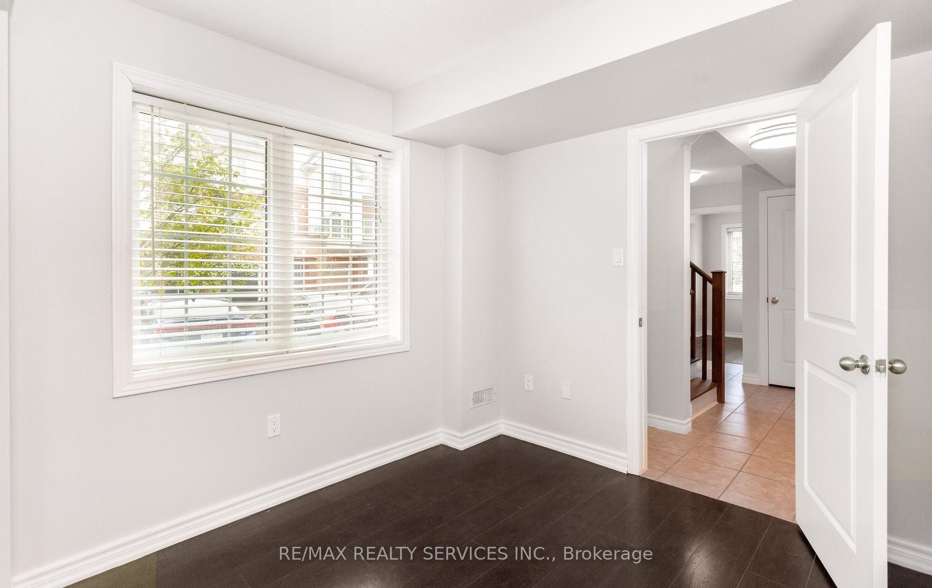 Photo 8 of 21 Dorchester Terrace, Hamilton, Stoney Creek Mountain — HOMEH