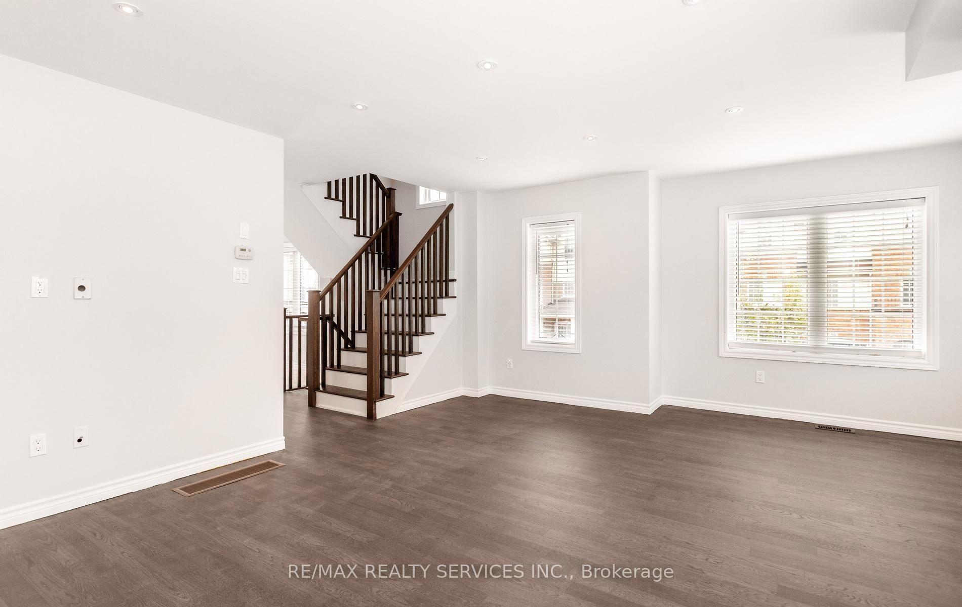 Photo 12 of 21 Dorchester Terrace, Hamilton, Stoney Creek Mountain — HOMEH