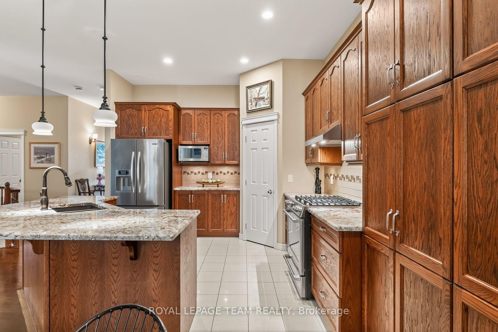Photo 9 of 102 Golflinks Drive, Ottawa, Barrhaven - Stonebridge — HOMEH