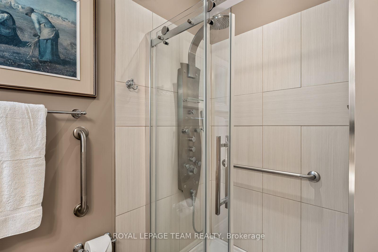 Photo 19 of 102 Golflinks Drive, Ottawa, Barrhaven - Stonebridge — HOMEH