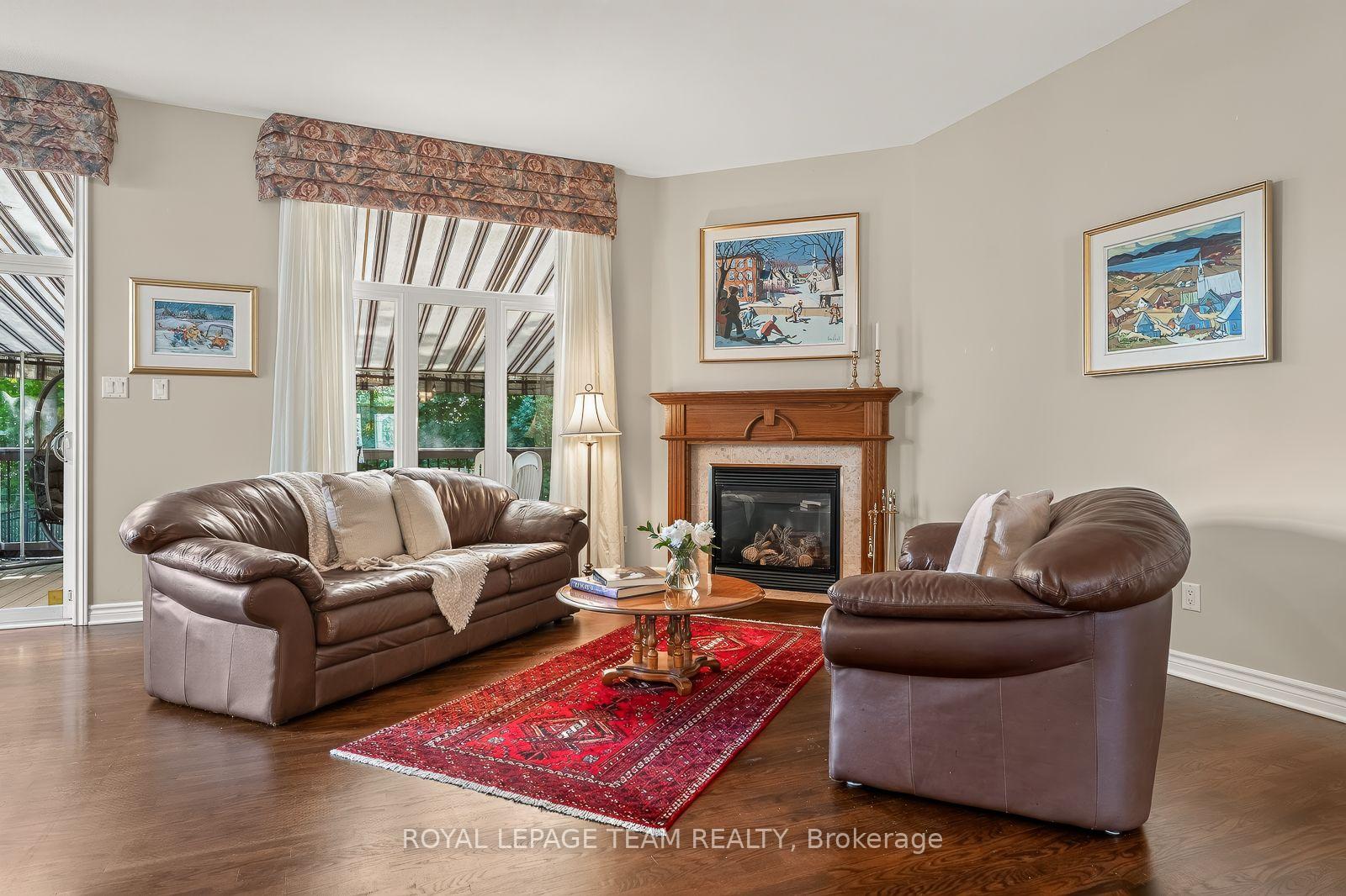 Photo 2 of 102 Golflinks Drive, Ottawa, Barrhaven - Stonebridge — HOMEH