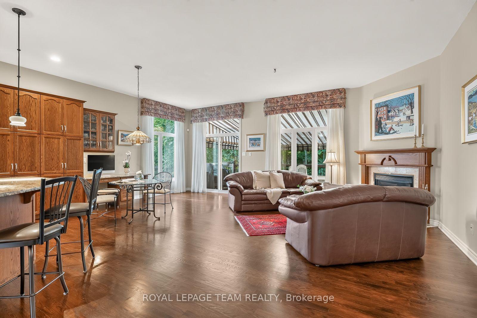 Photo 4 of 102 Golflinks Drive, Ottawa, Barrhaven - Stonebridge — HOMEH