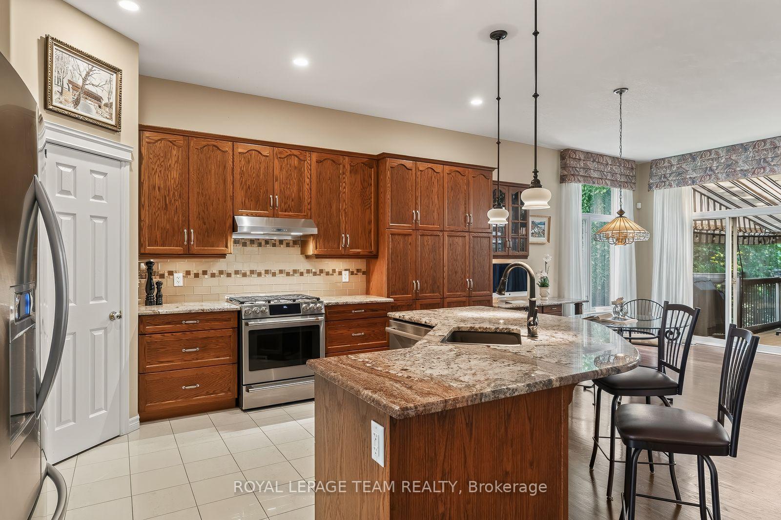 Photo 8 of 102 Golflinks Drive, Ottawa, Barrhaven - Stonebridge — HOMEH