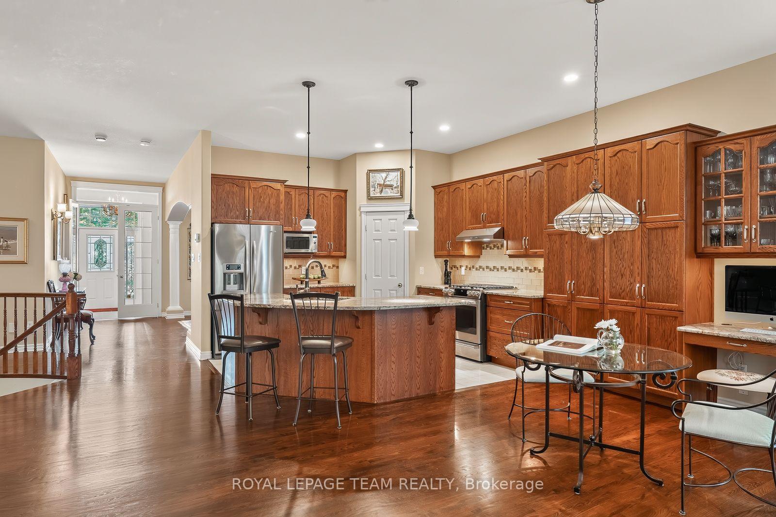 Photo 10 of 102 Golflinks Drive, Ottawa, Barrhaven - Stonebridge — HOMEH