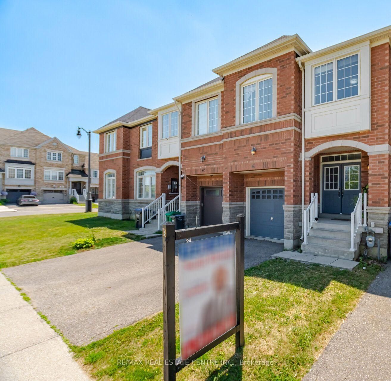 Photo 2 of 41 Lorenzo Circle, Brampton, Sandringham-Wellington — HOMEH