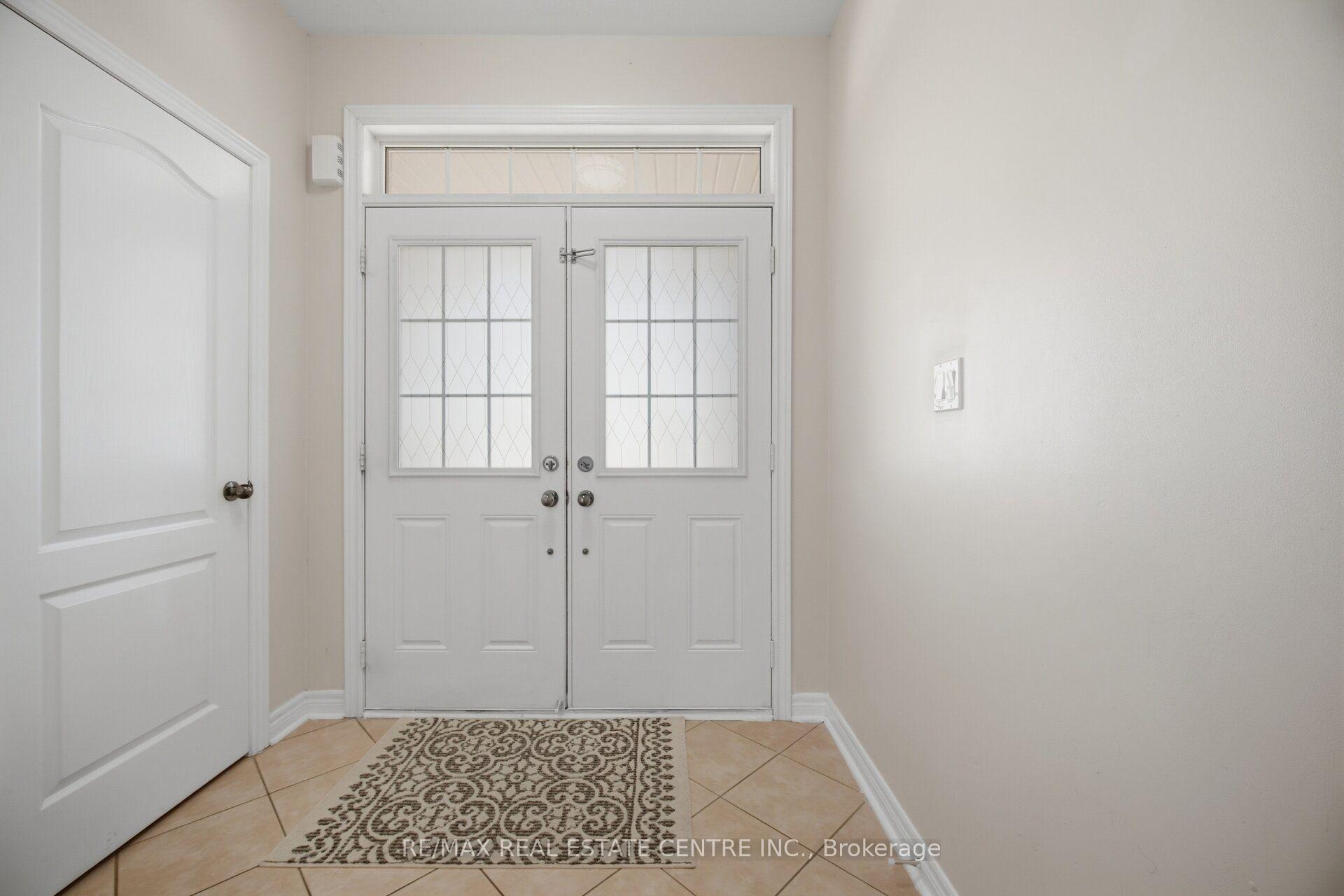 Photo 4 of 41 Lorenzo Circle, Brampton, Sandringham-Wellington — HOMEH