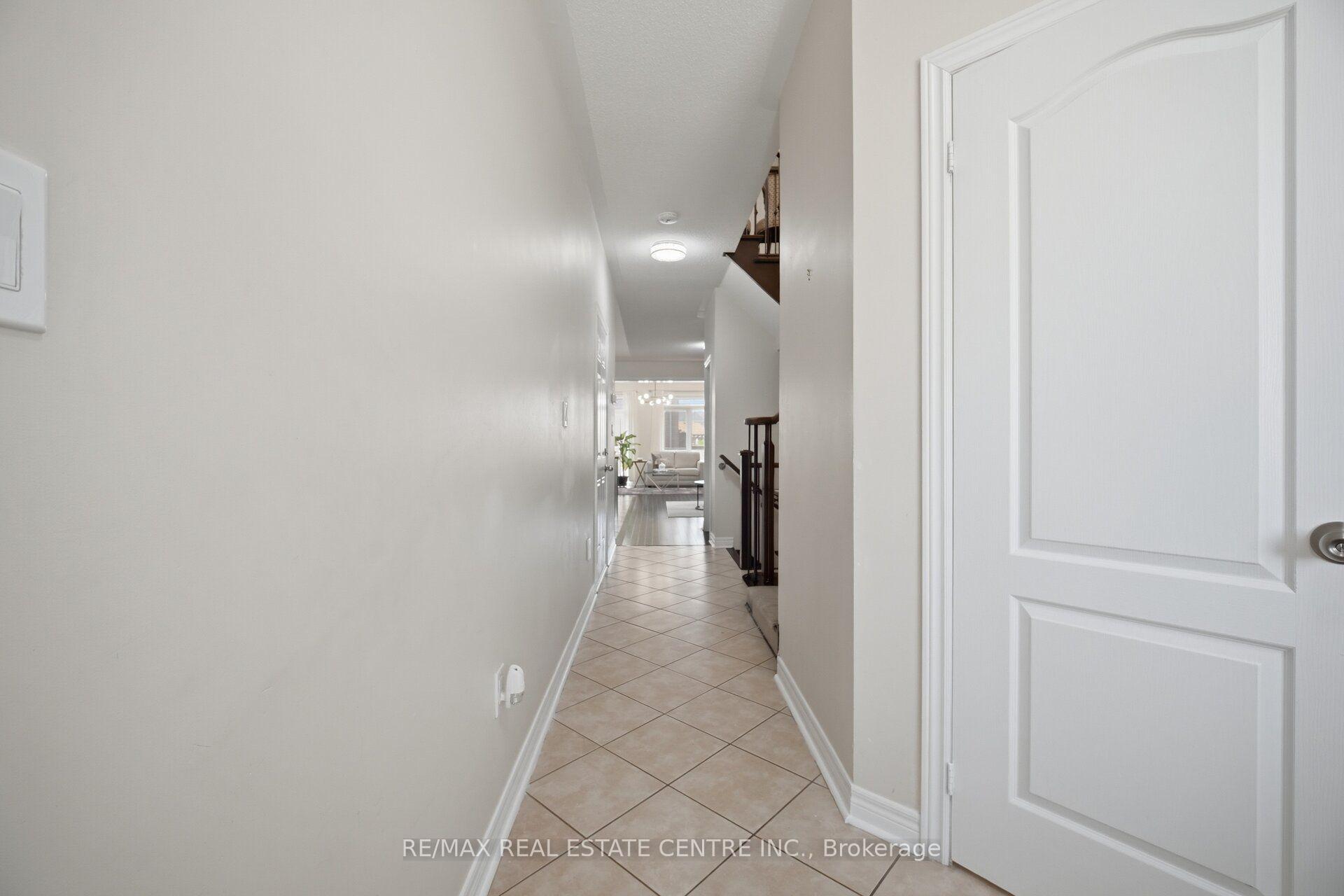 Photo 5 of 41 Lorenzo Circle, Brampton, Sandringham-Wellington — HOMEH