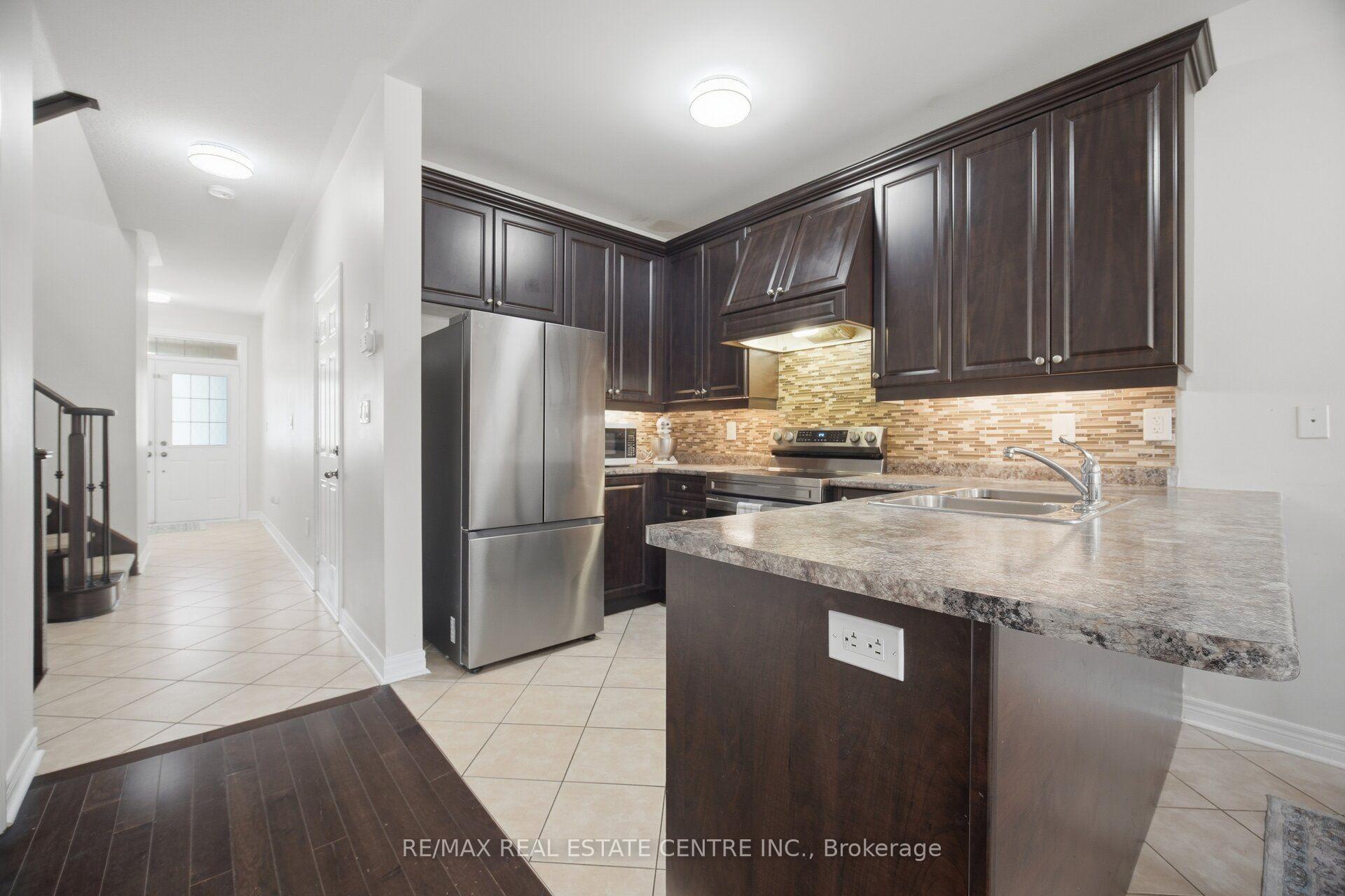 Photo 6 of 41 Lorenzo Circle, Brampton, Sandringham-Wellington — HOMEH