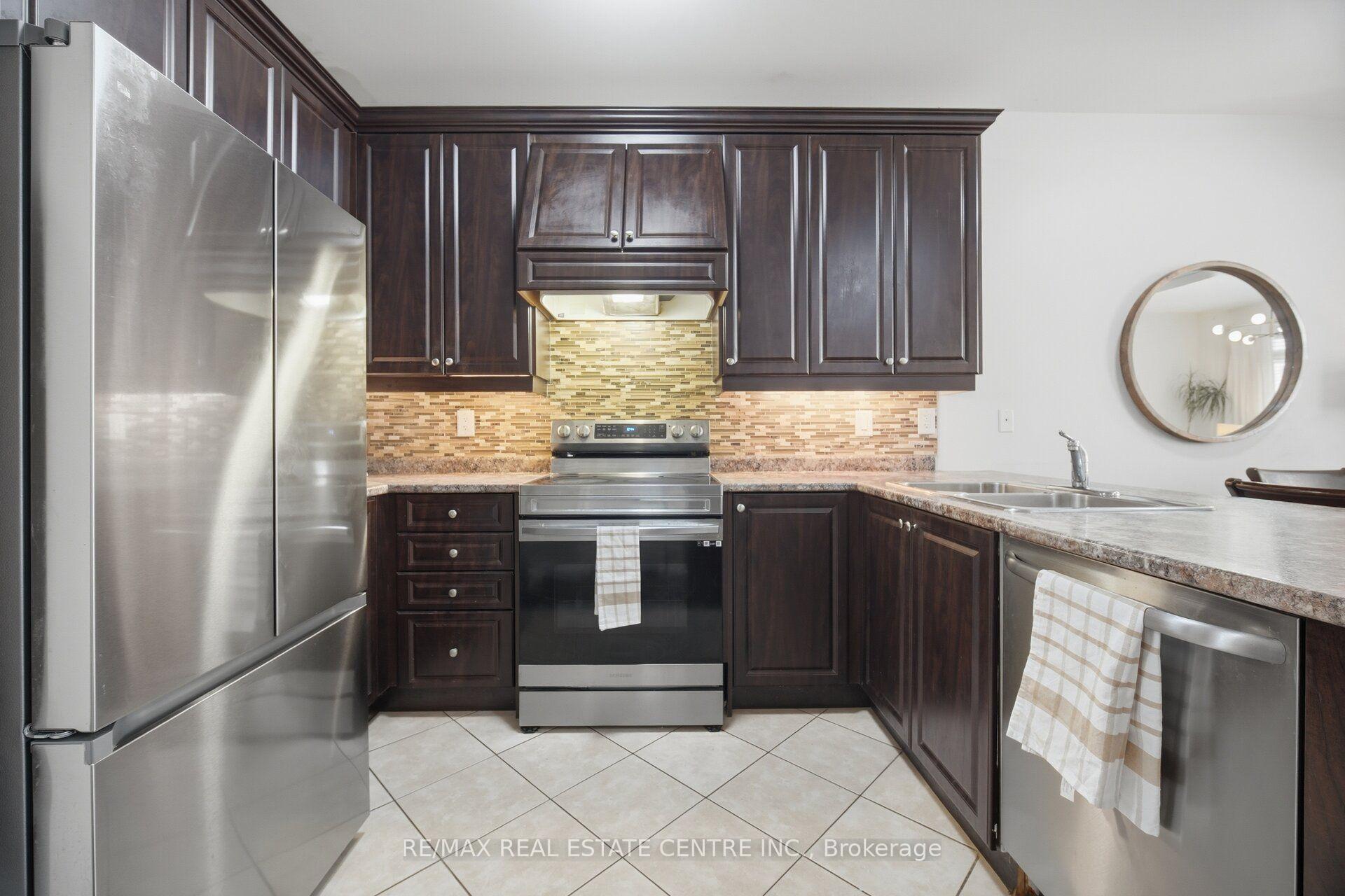 Photo 7 of 41 Lorenzo Circle, Brampton, Sandringham-Wellington — HOMEH