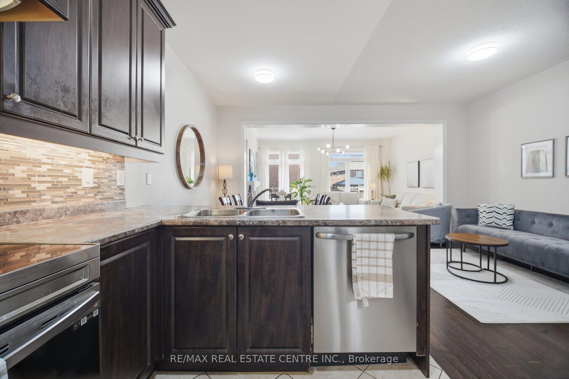 Photo 8 of 41 Lorenzo Circle, Brampton, Sandringham-Wellington — HOMEH