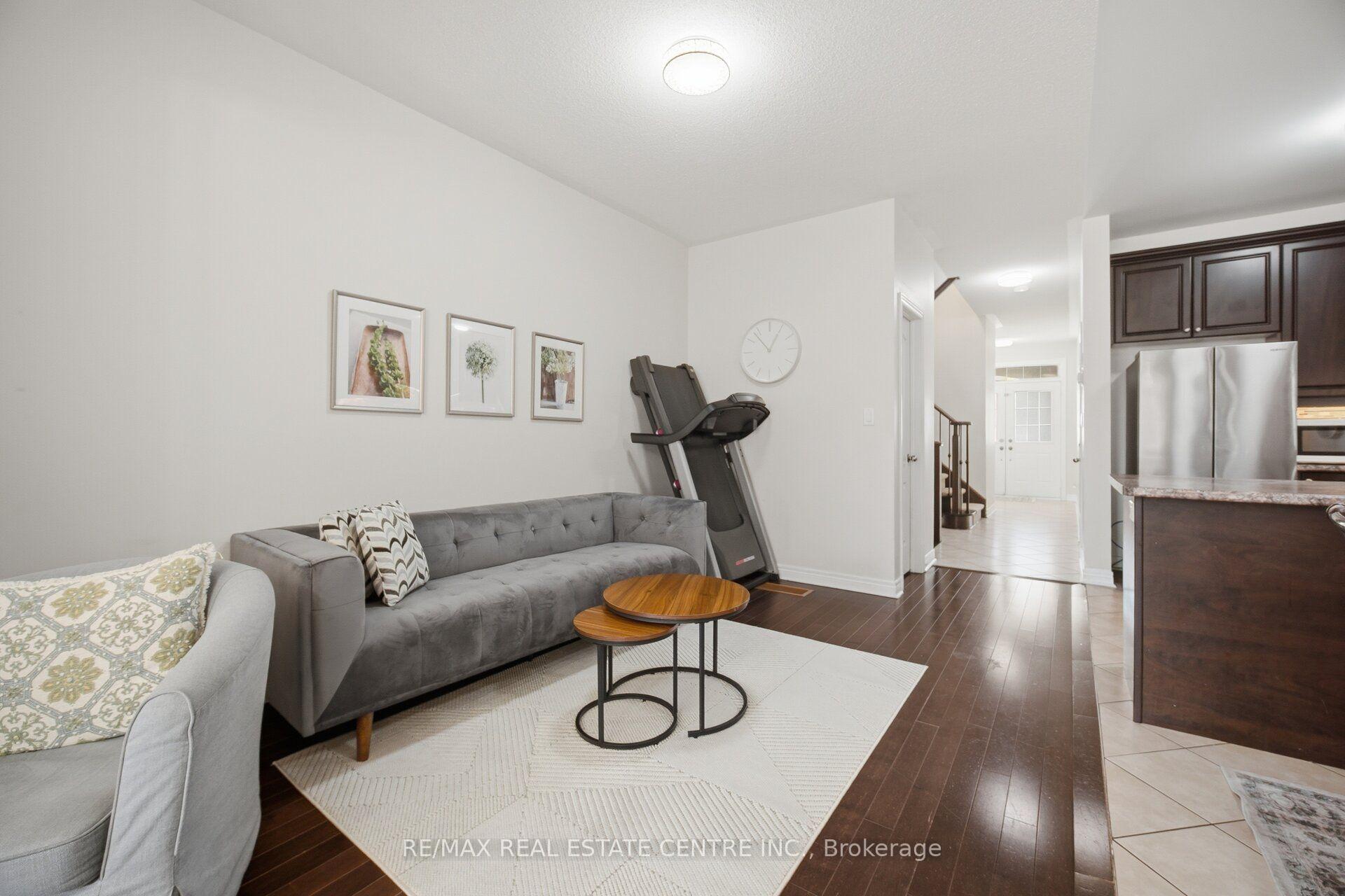 Photo 14 of 41 Lorenzo Circle, Brampton, Sandringham-Wellington — HOMEH