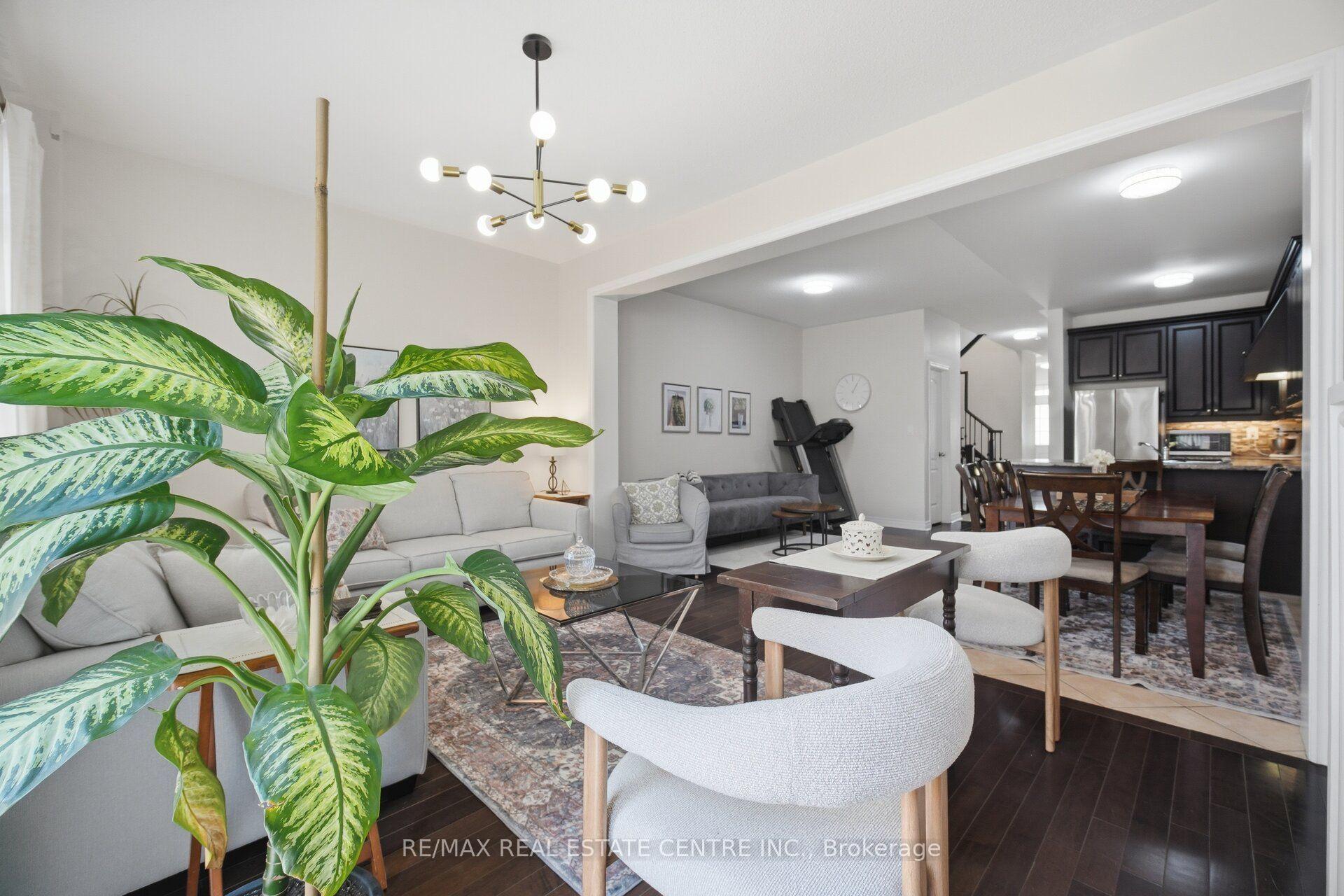 Photo 17 of 41 Lorenzo Circle, Brampton, Sandringham-Wellington — HOMEH