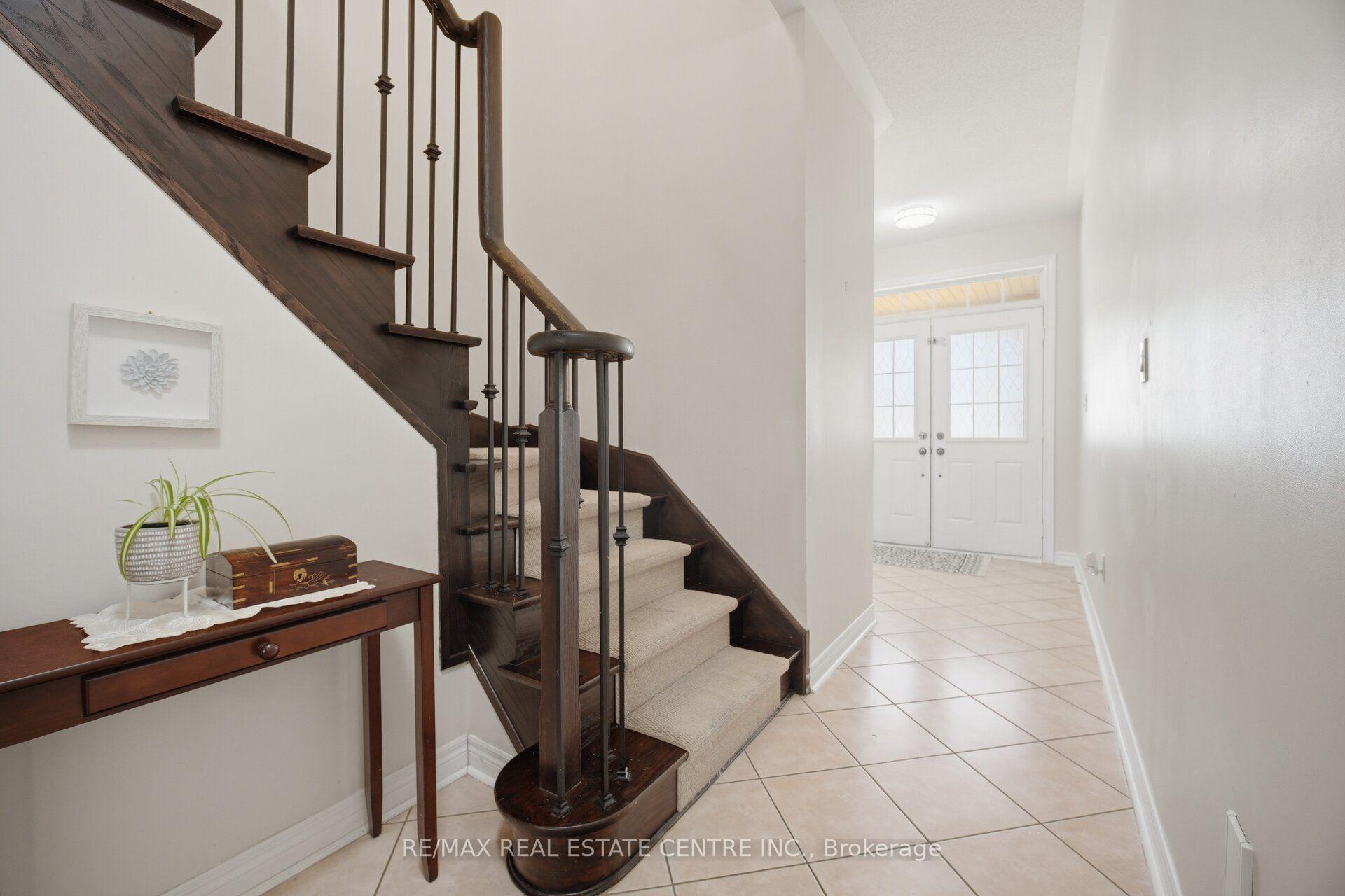 Photo 21 of 41 Lorenzo Circle, Brampton, Sandringham-Wellington — HOMEH