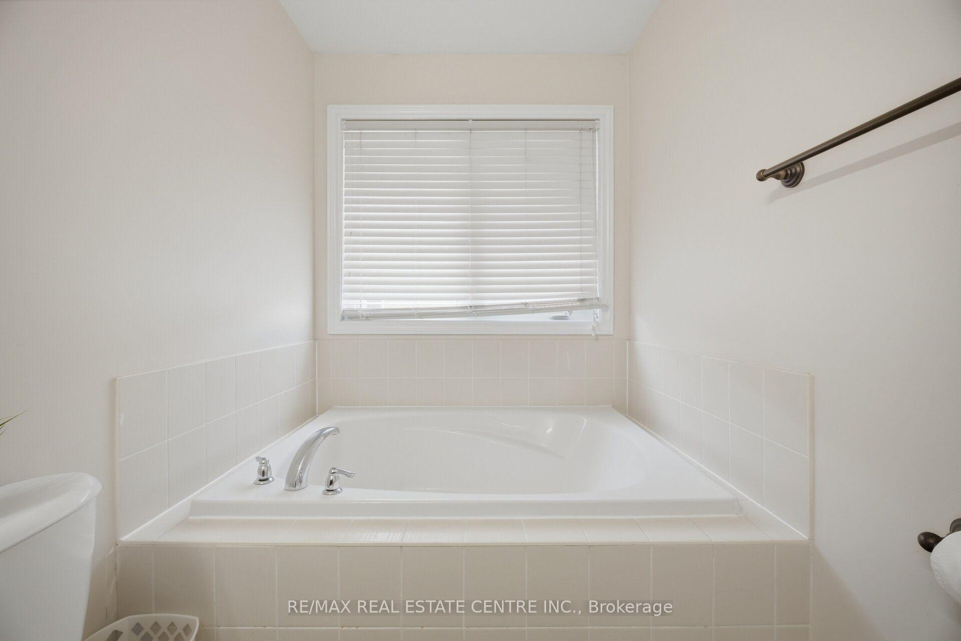 Photo 27 of 41 Lorenzo Circle, Brampton, Sandringham-Wellington — HOMEH