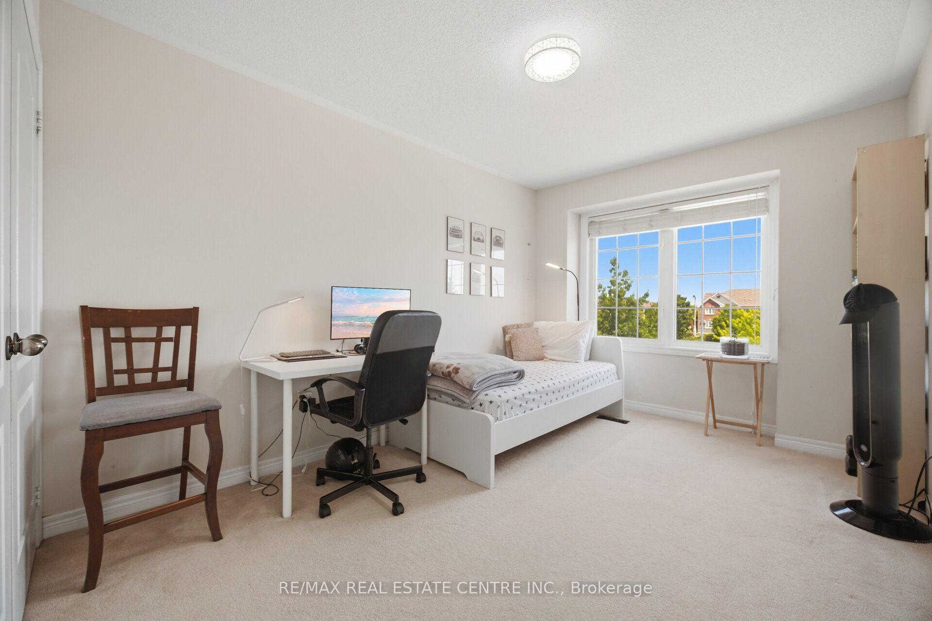 Photo 30 of 41 Lorenzo Circle, Brampton, Sandringham-Wellington — HOMEH