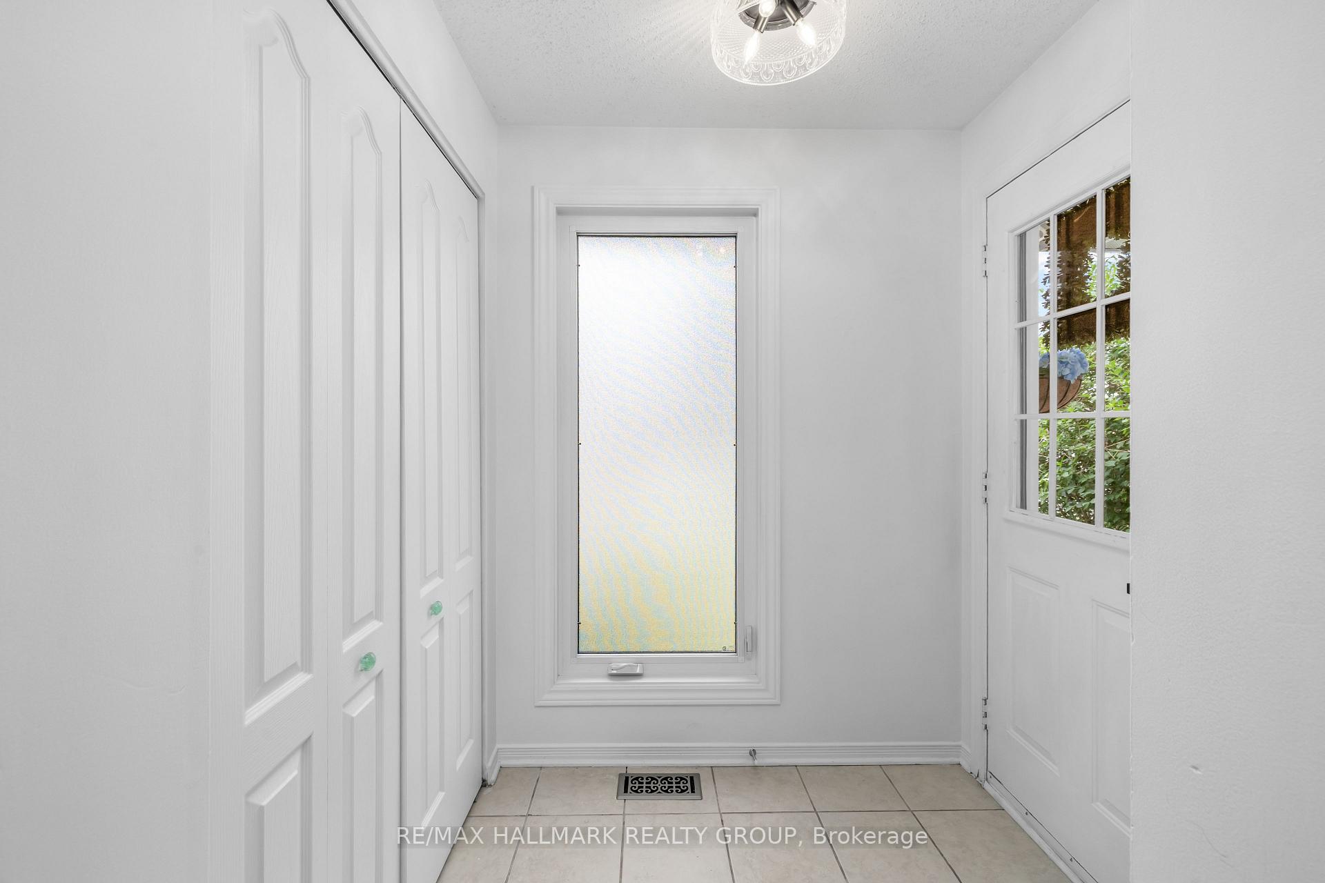 Photo 3 of 652 Thicket Way, Ottawa, Fallingbrook/Gardenway South — HOMEH