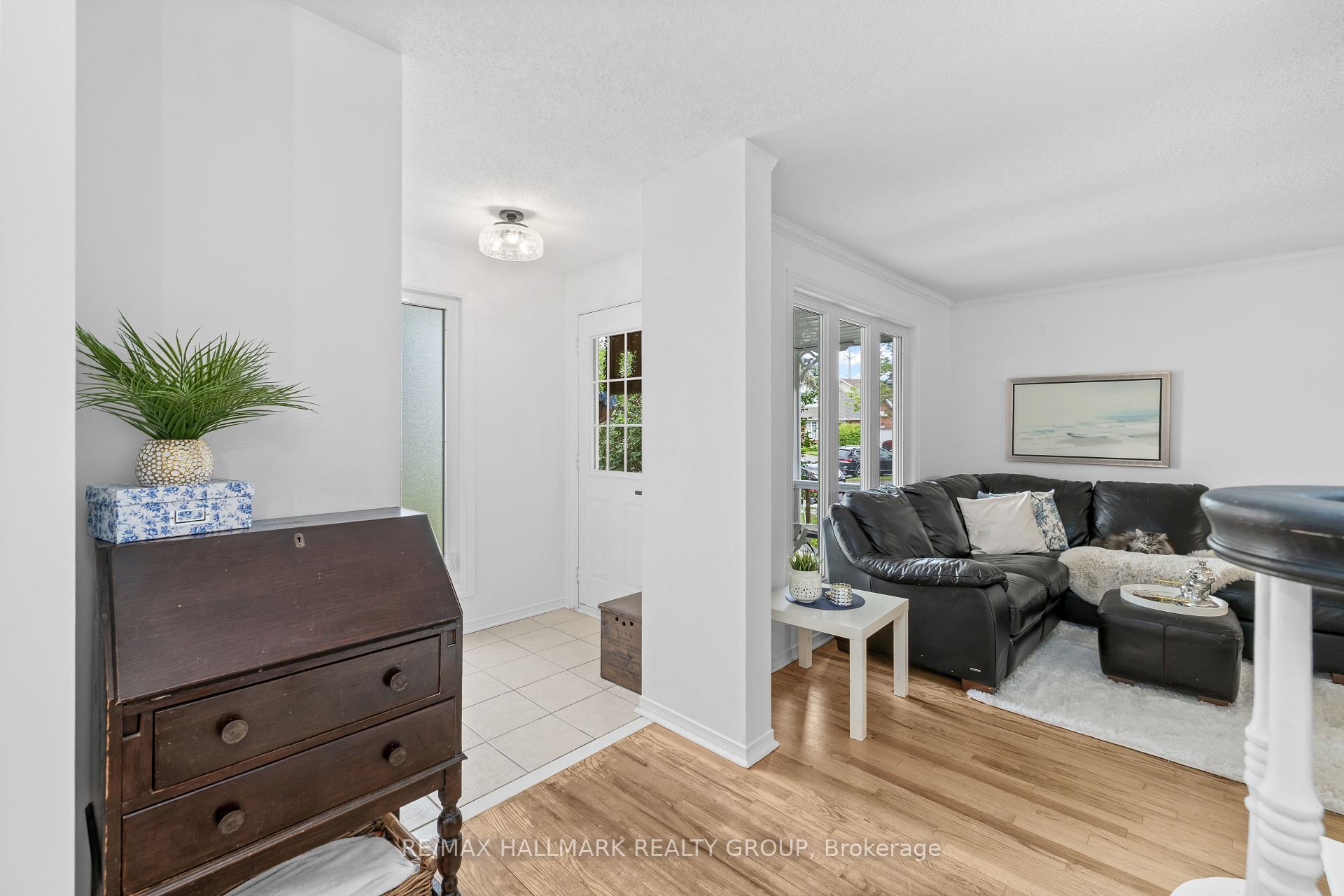 Photo 4 of 652 Thicket Way, Ottawa, Fallingbrook/Gardenway South — HOMEH
