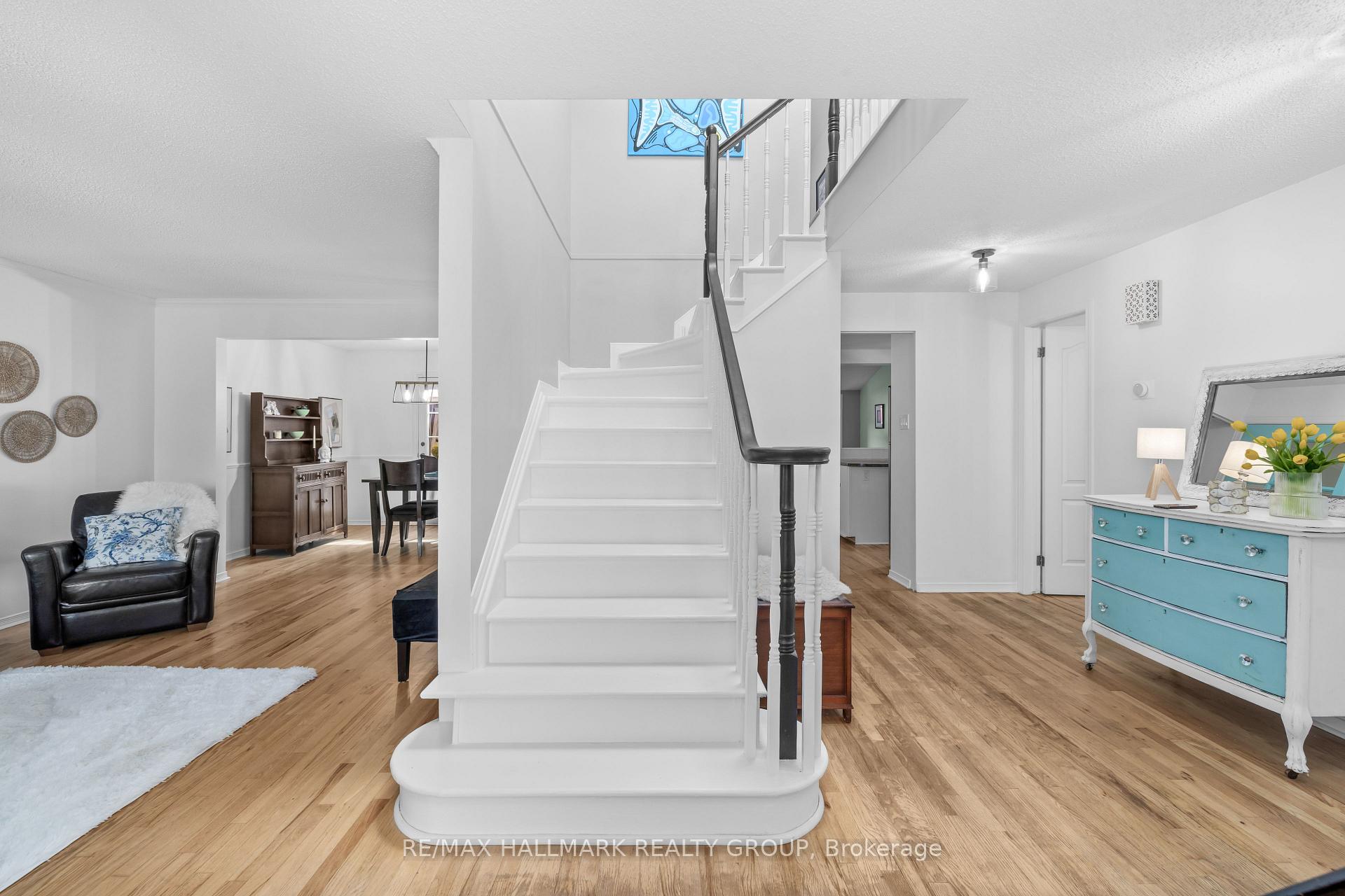 Photo 5 of 652 Thicket Way, Ottawa, Fallingbrook/Gardenway South — HOMEH