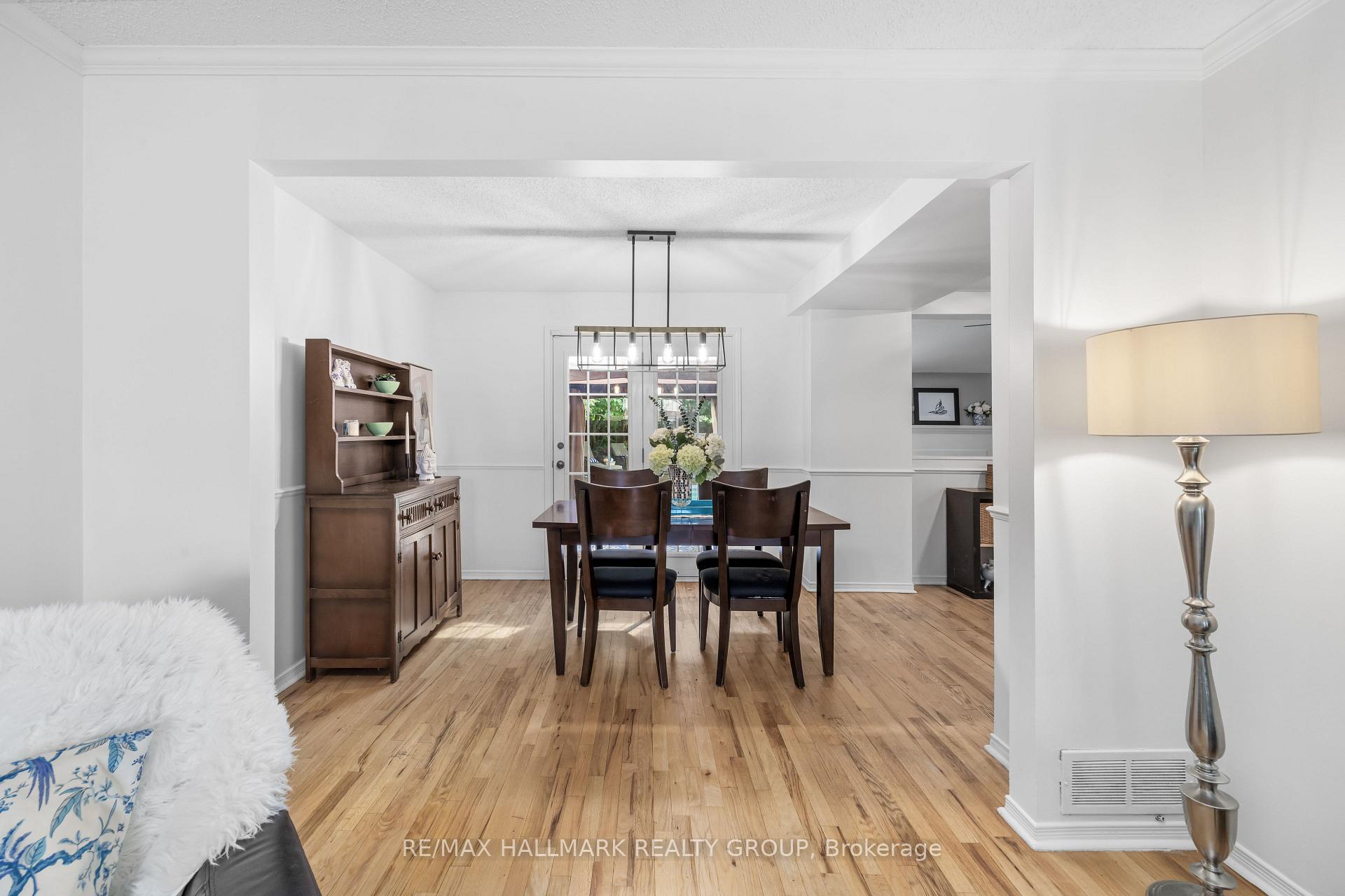 Photo 10 of 652 Thicket Way, Ottawa, Fallingbrook/Gardenway South — HOMEH