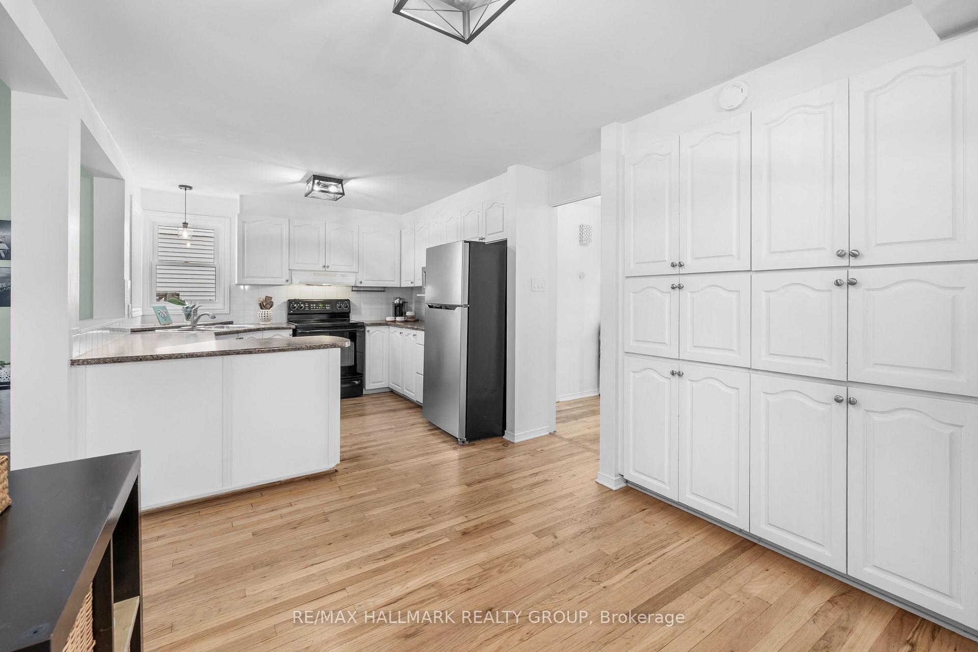 Photo 13 of 652 Thicket Way, Ottawa, Fallingbrook/Gardenway South — HOMEH