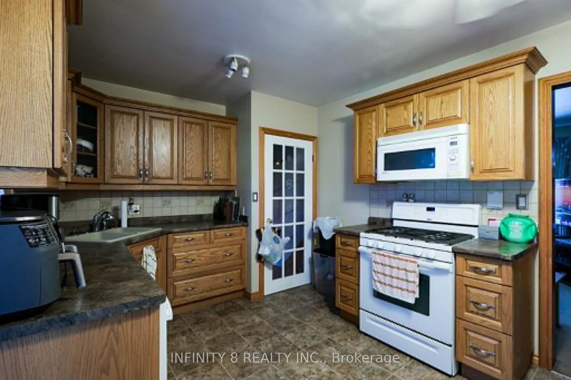 Photo 7 of 39 Howard Avenue, St. Catharines, Lakeport — HOMEH