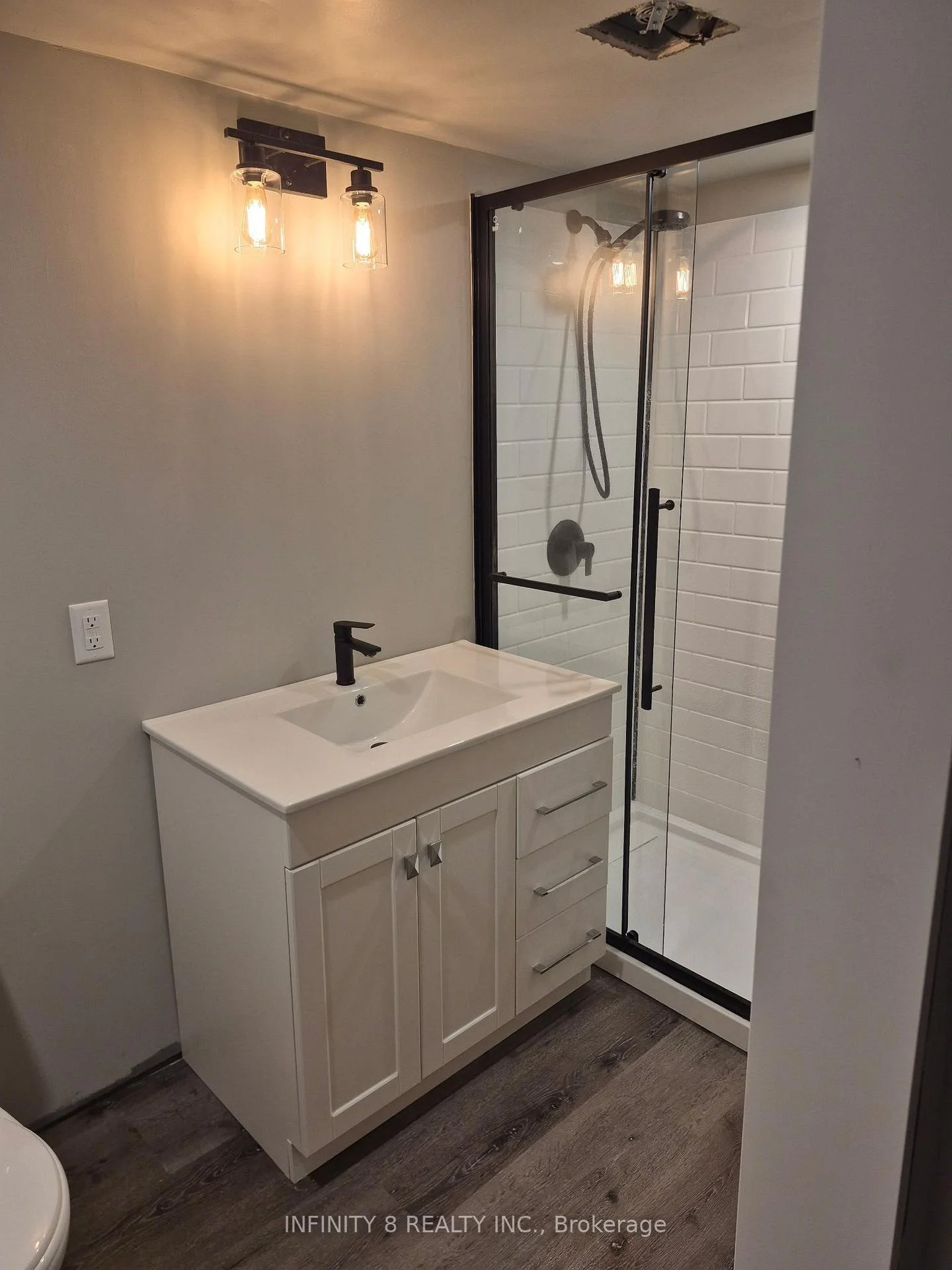 Photo 9 of 39 Howard Avenue, St. Catharines, Lakeport — HOMEH