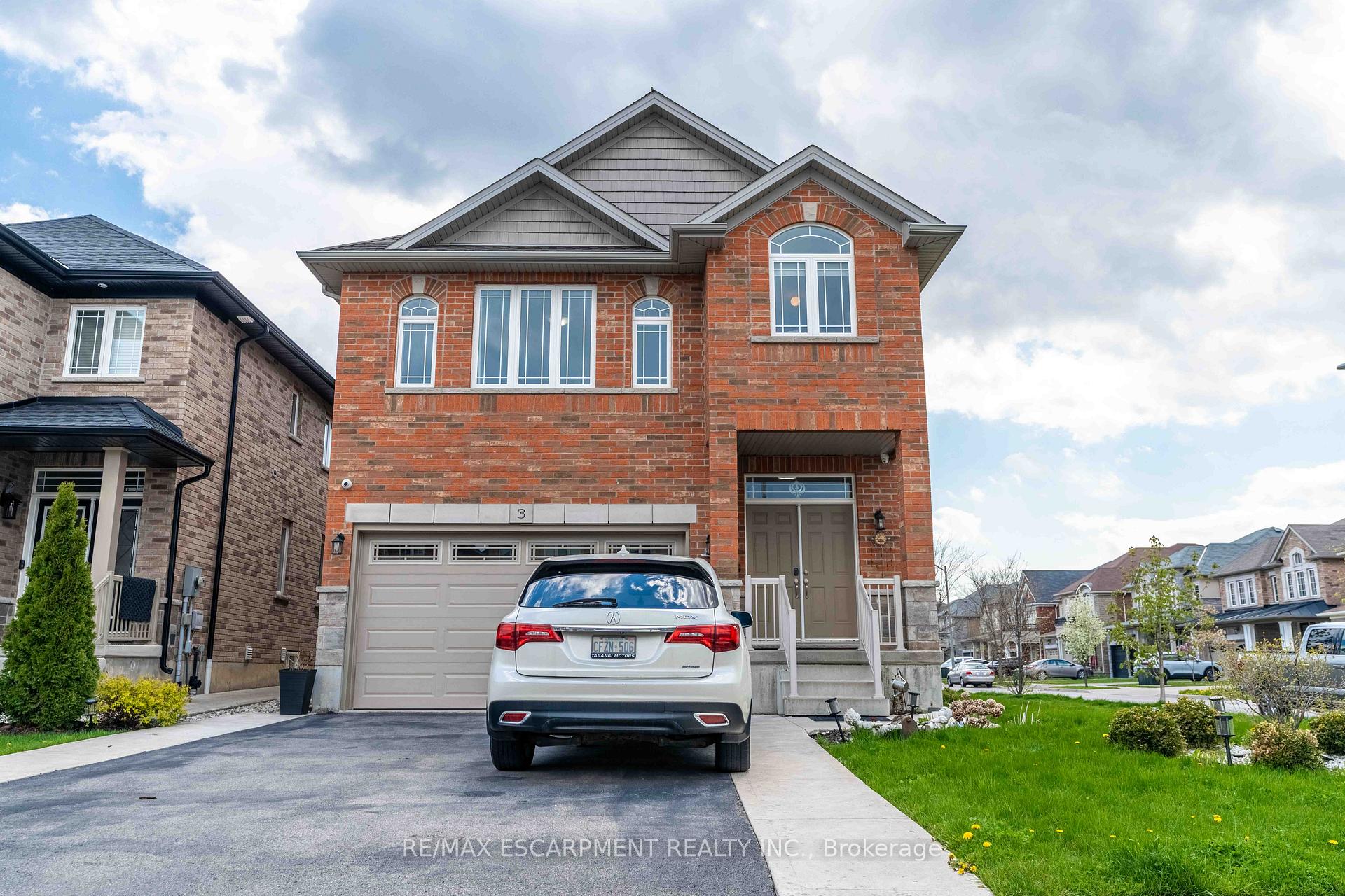 Photo 2 of 3 Narbonne Crescent, Hamilton, Stoney Creek Mountain — HOMEH