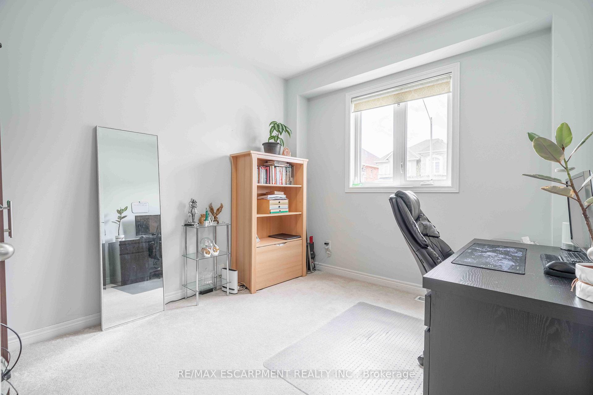 Photo 6 of 3 Narbonne Crescent, Hamilton, Stoney Creek Mountain — HOMEH