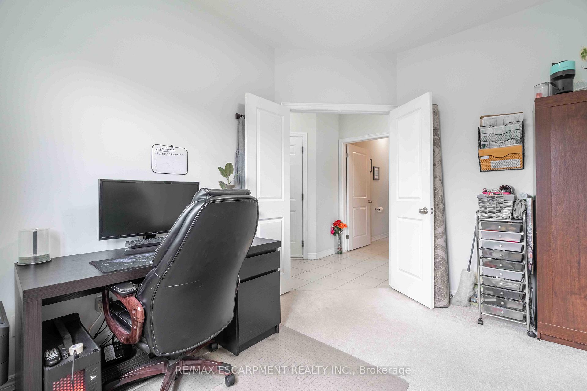 Photo 7 of 3 Narbonne Crescent, Hamilton, Stoney Creek Mountain — HOMEH