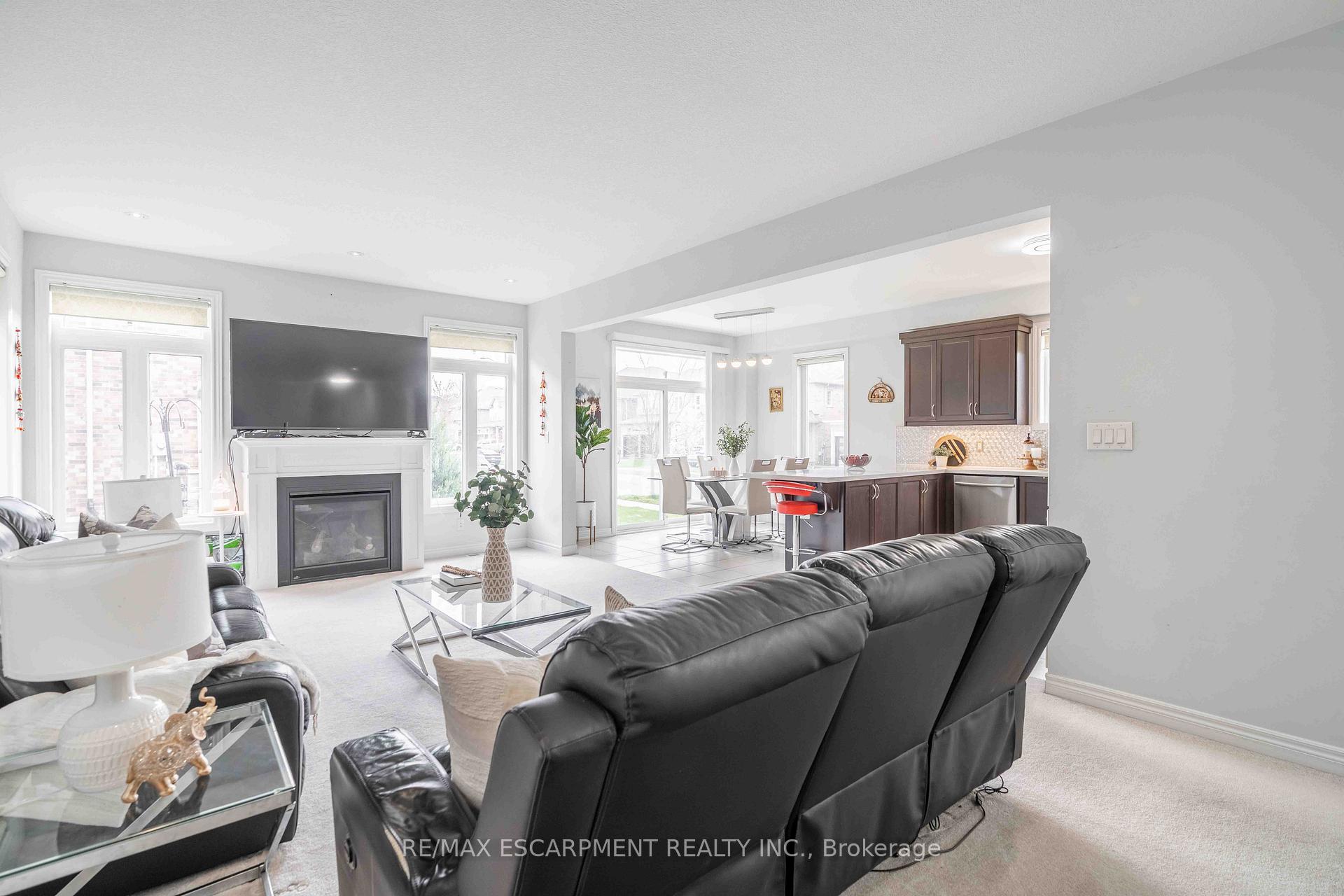 Photo 9 of 3 Narbonne Crescent, Hamilton, Stoney Creek Mountain — HOMEH