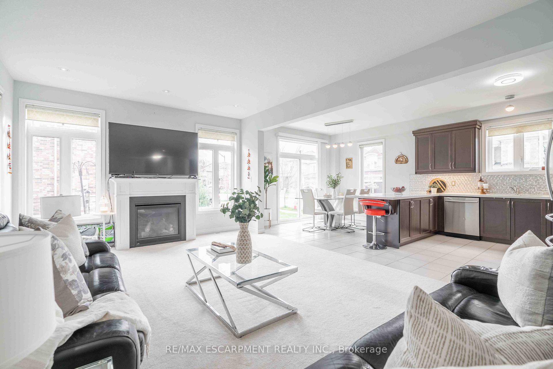 Photo 10 of 3 Narbonne Crescent, Hamilton, Stoney Creek Mountain — HOMEH