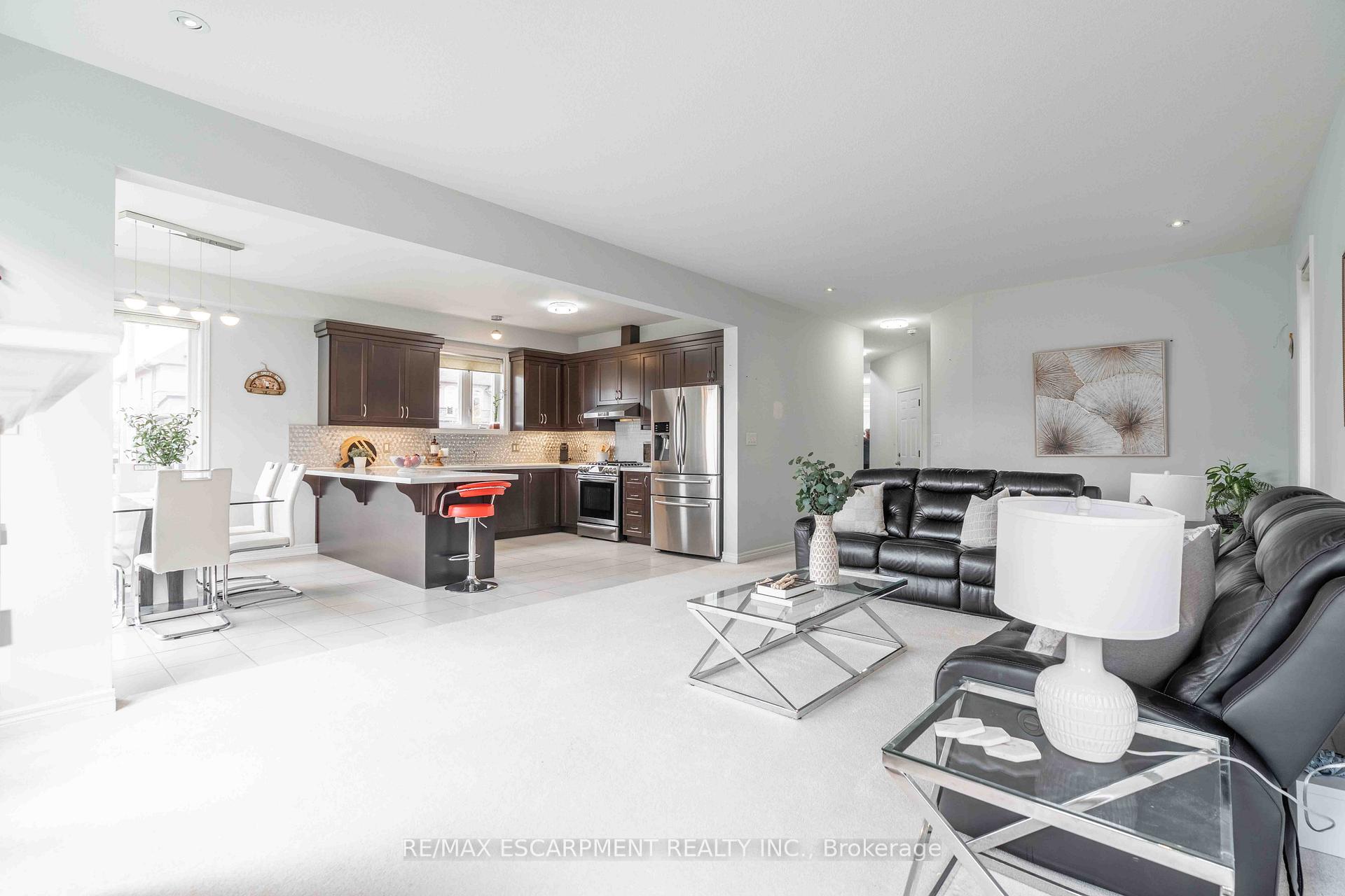 Photo 12 of 3 Narbonne Crescent, Hamilton, Stoney Creek Mountain — HOMEH