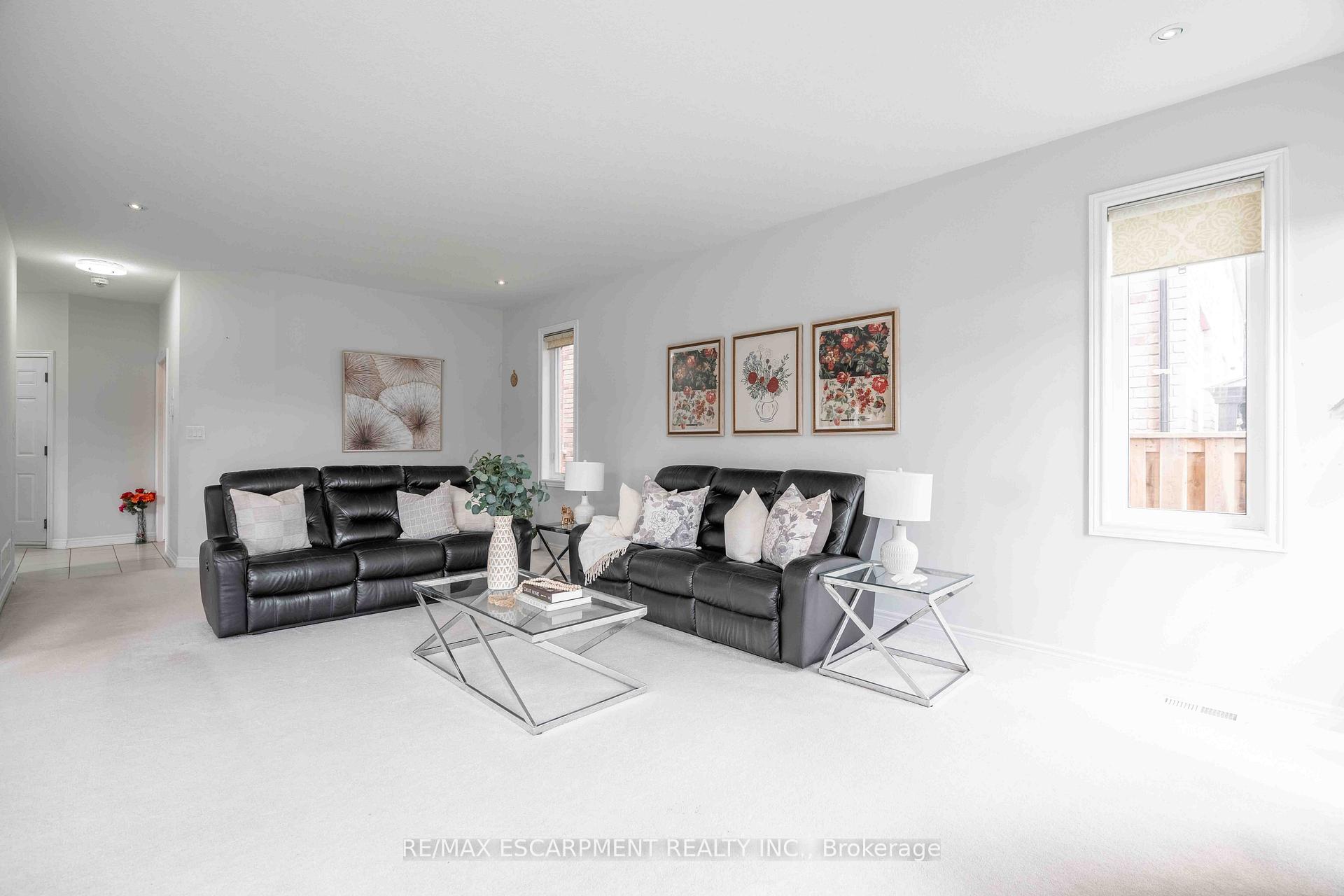 Photo 13 of 3 Narbonne Crescent, Hamilton, Stoney Creek Mountain — HOMEH