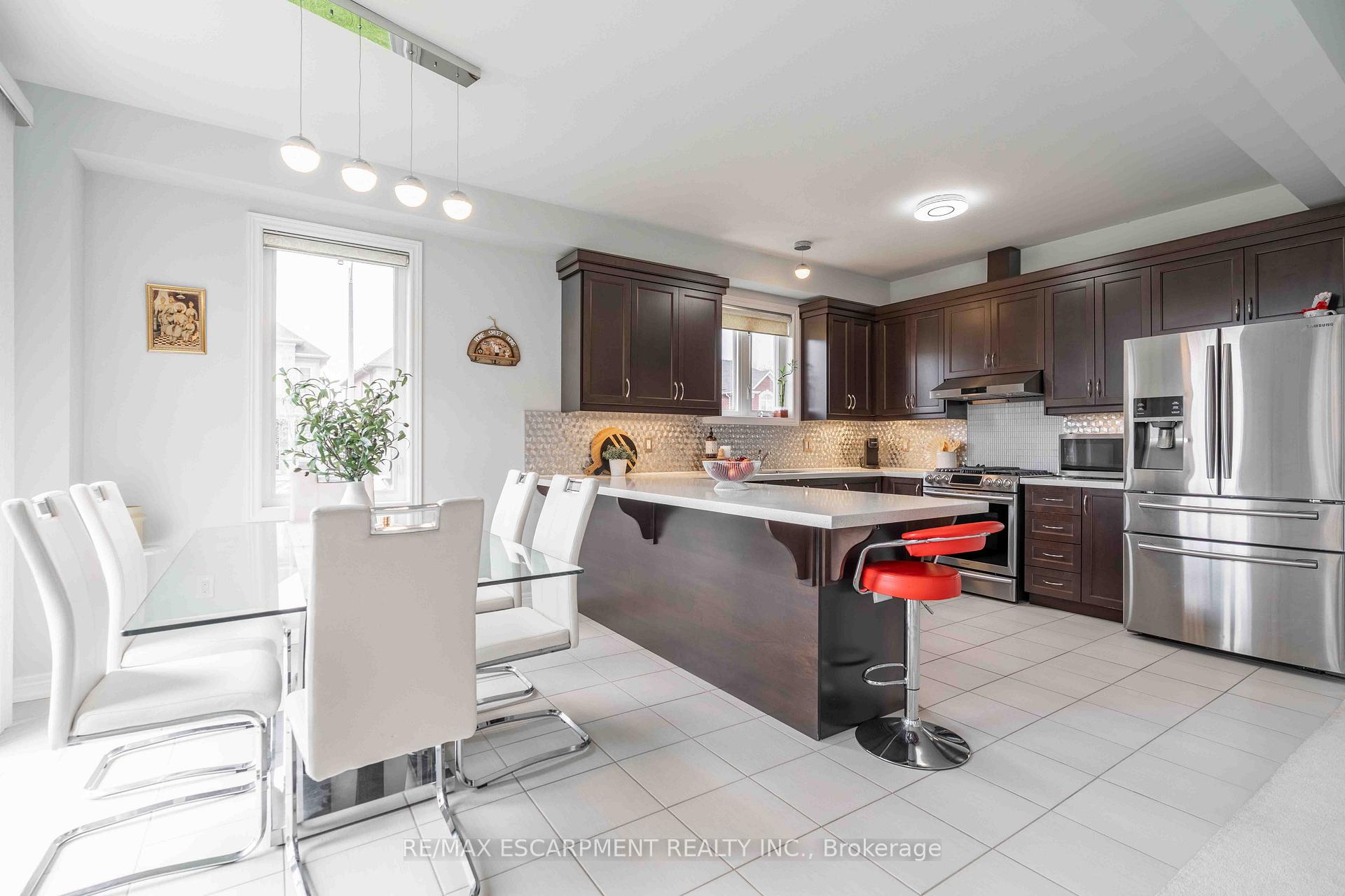 Photo 15 of 3 Narbonne Crescent, Hamilton, Stoney Creek Mountain — HOMEH