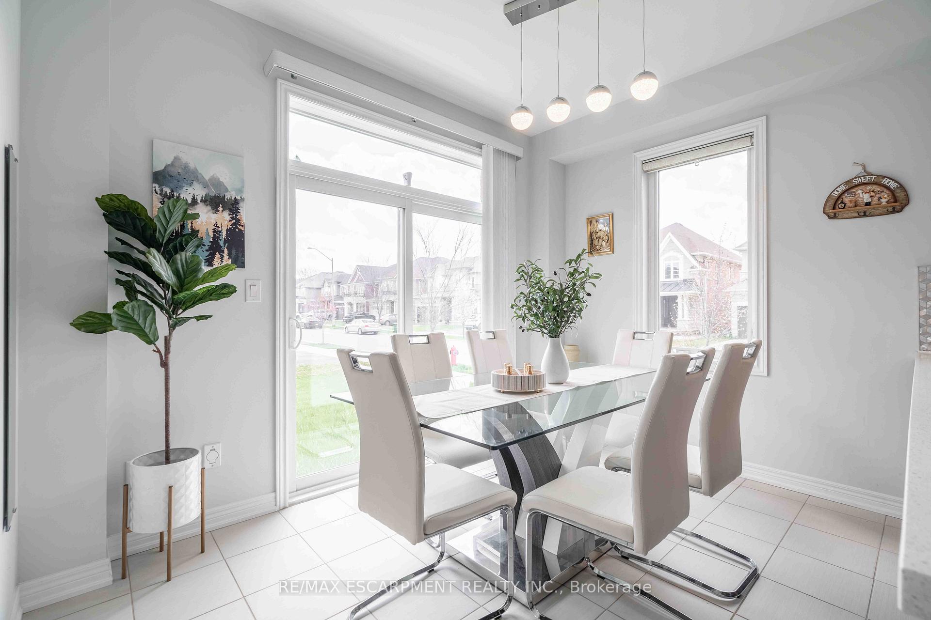 Photo 16 of 3 Narbonne Crescent, Hamilton, Stoney Creek Mountain — HOMEH