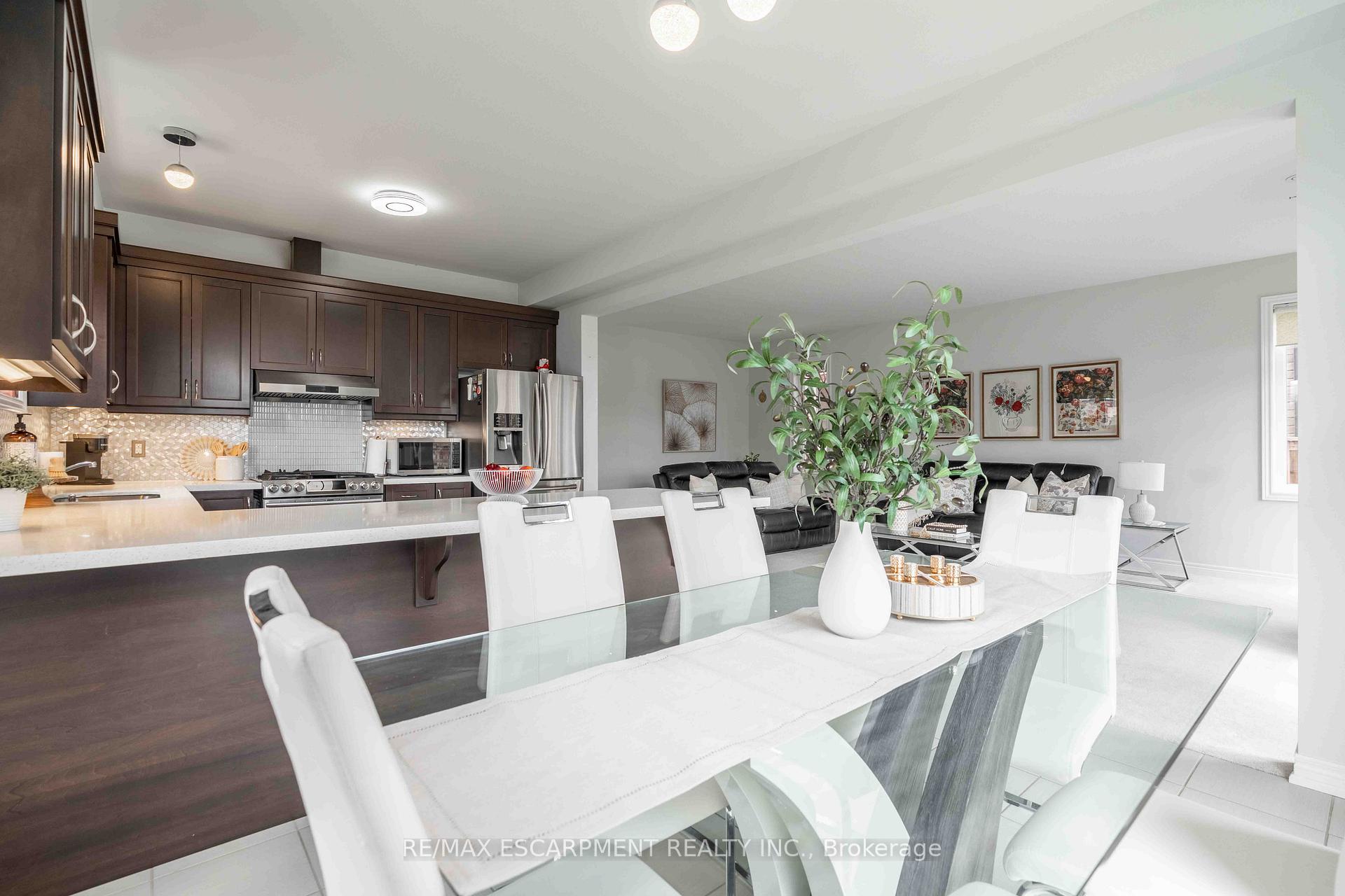 Photo 17 of 3 Narbonne Crescent, Hamilton, Stoney Creek Mountain — HOMEH
