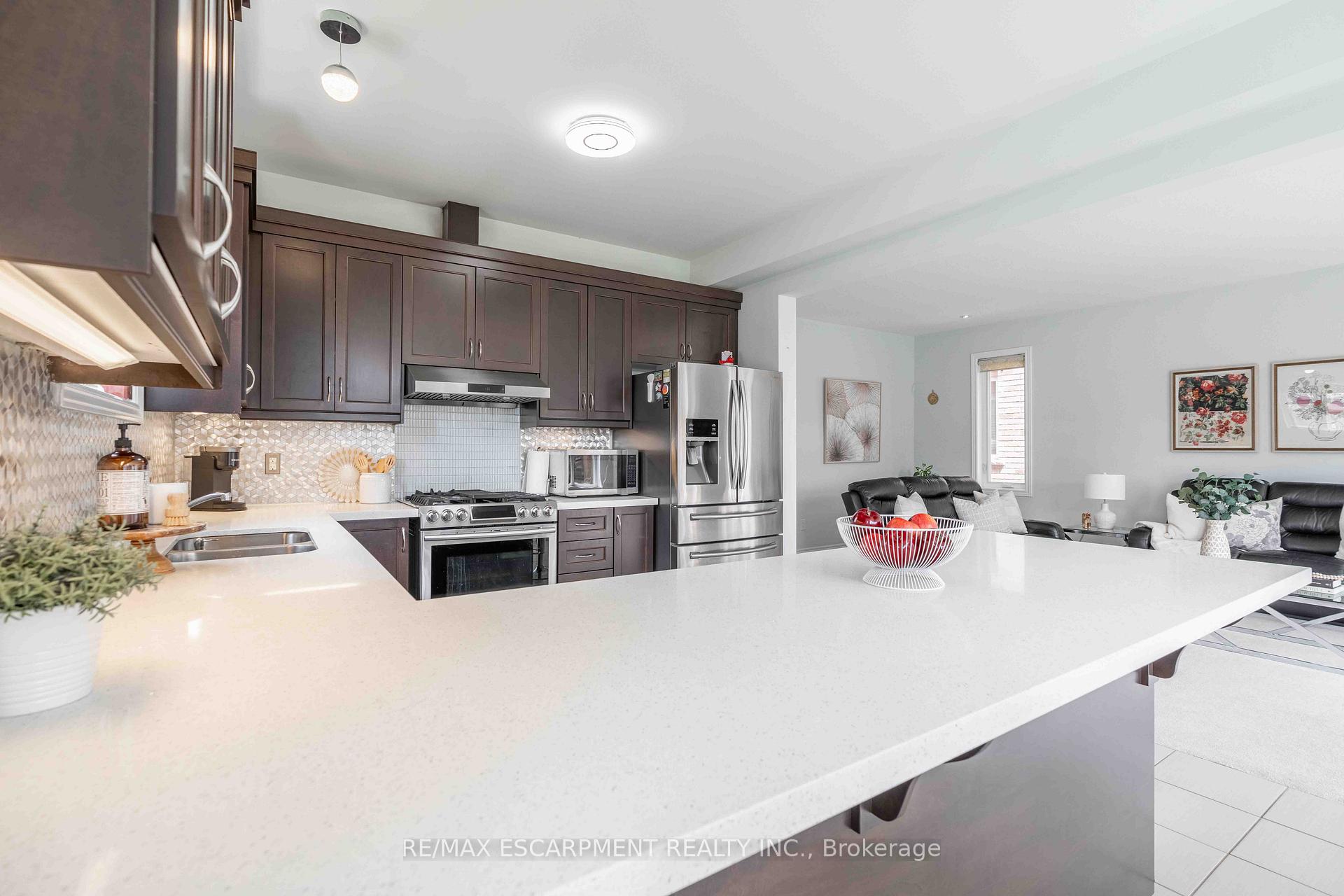 Photo 18 of 3 Narbonne Crescent, Hamilton, Stoney Creek Mountain — HOMEH