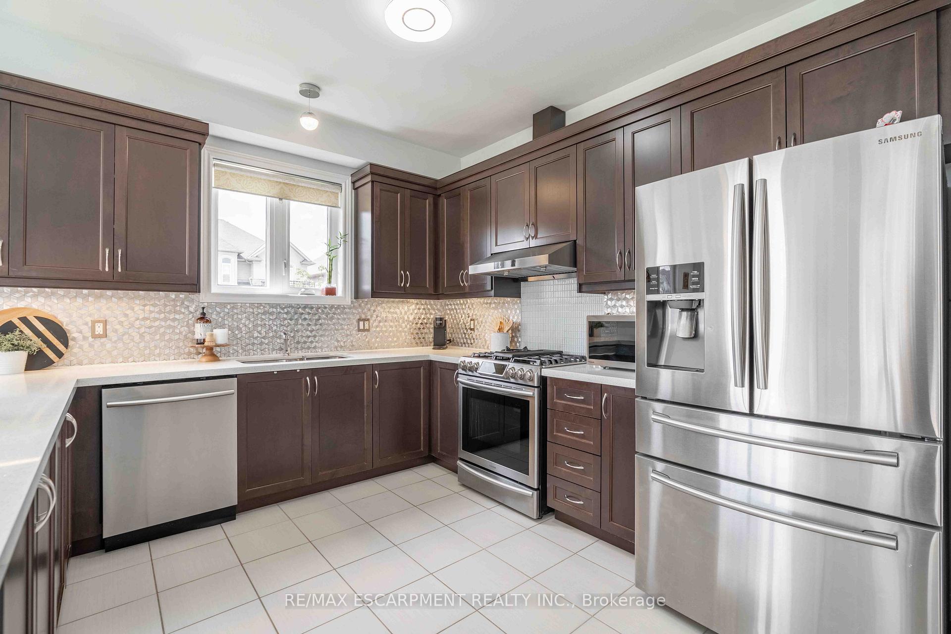Photo 20 of 3 Narbonne Crescent, Hamilton, Stoney Creek Mountain — HOMEH