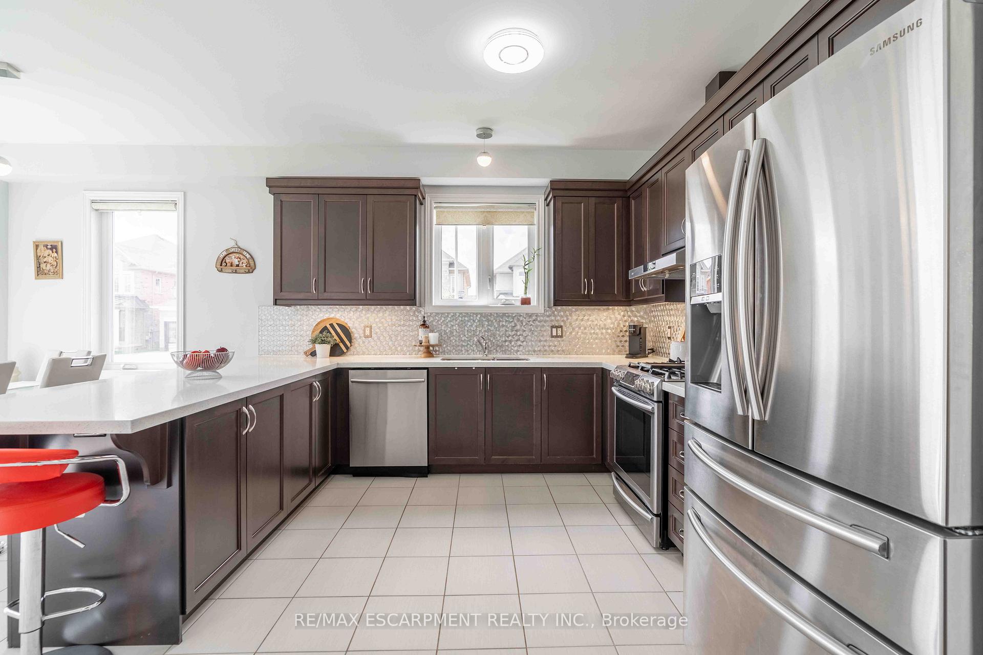 Photo 21 of 3 Narbonne Crescent, Hamilton, Stoney Creek Mountain — HOMEH