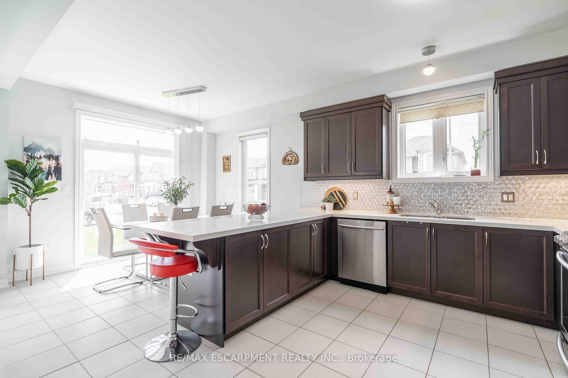 Photo 22 of 3 Narbonne Crescent, Hamilton, Stoney Creek Mountain — HOMEH