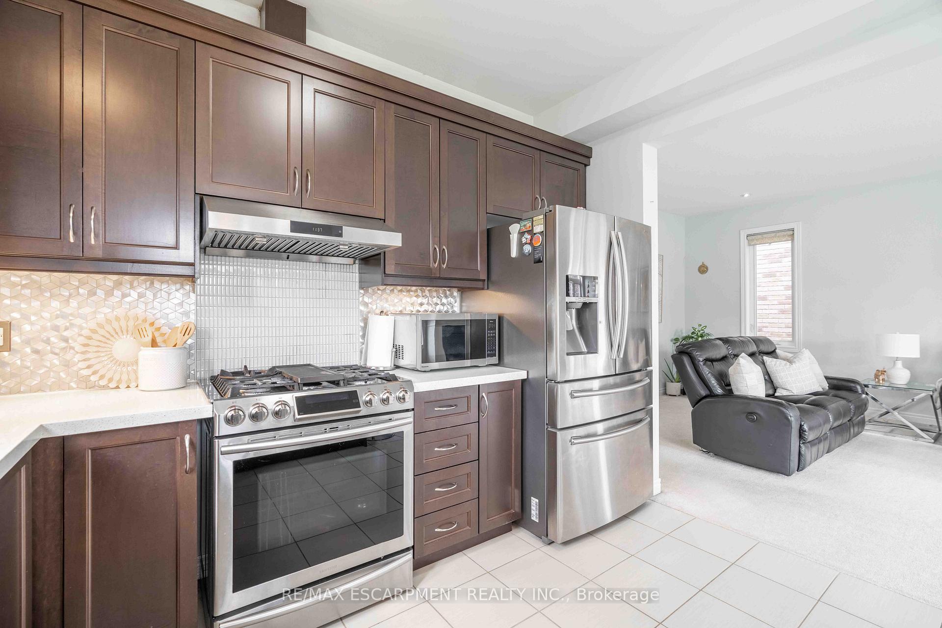 Photo 24 of 3 Narbonne Crescent, Hamilton, Stoney Creek Mountain — HOMEH