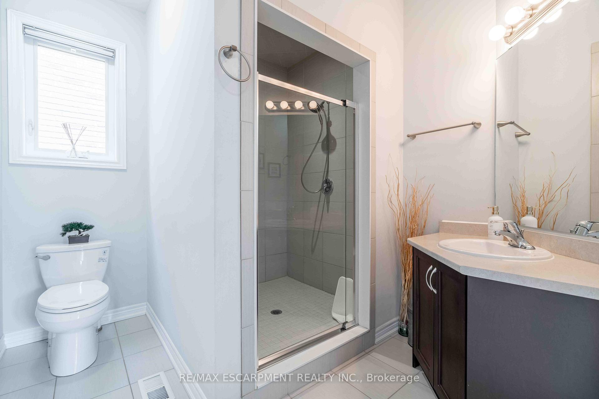 Photo 25 of 3 Narbonne Crescent, Hamilton, Stoney Creek Mountain — HOMEH