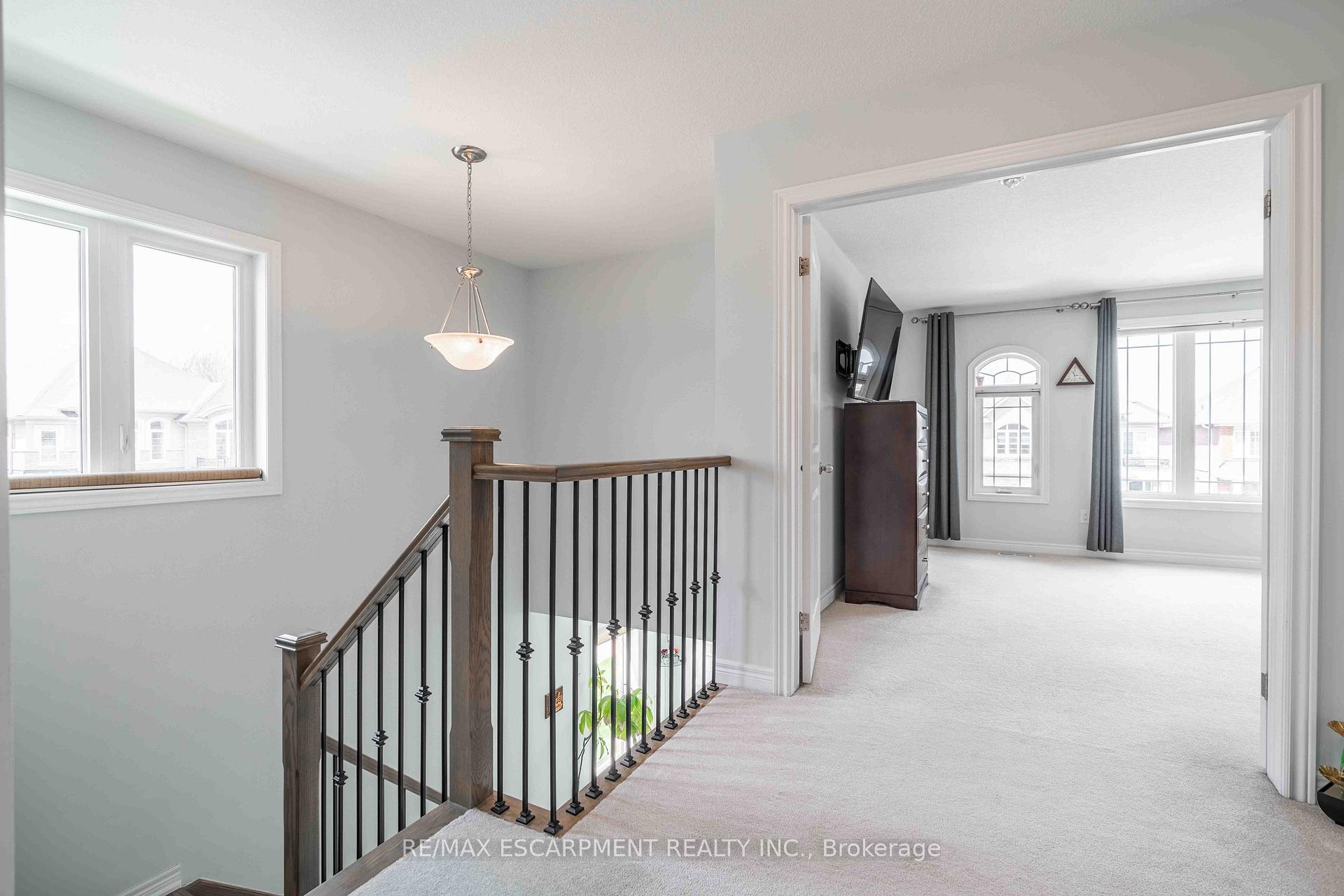 Photo 33 of 3 Narbonne Crescent, Hamilton, Stoney Creek Mountain — HOMEH