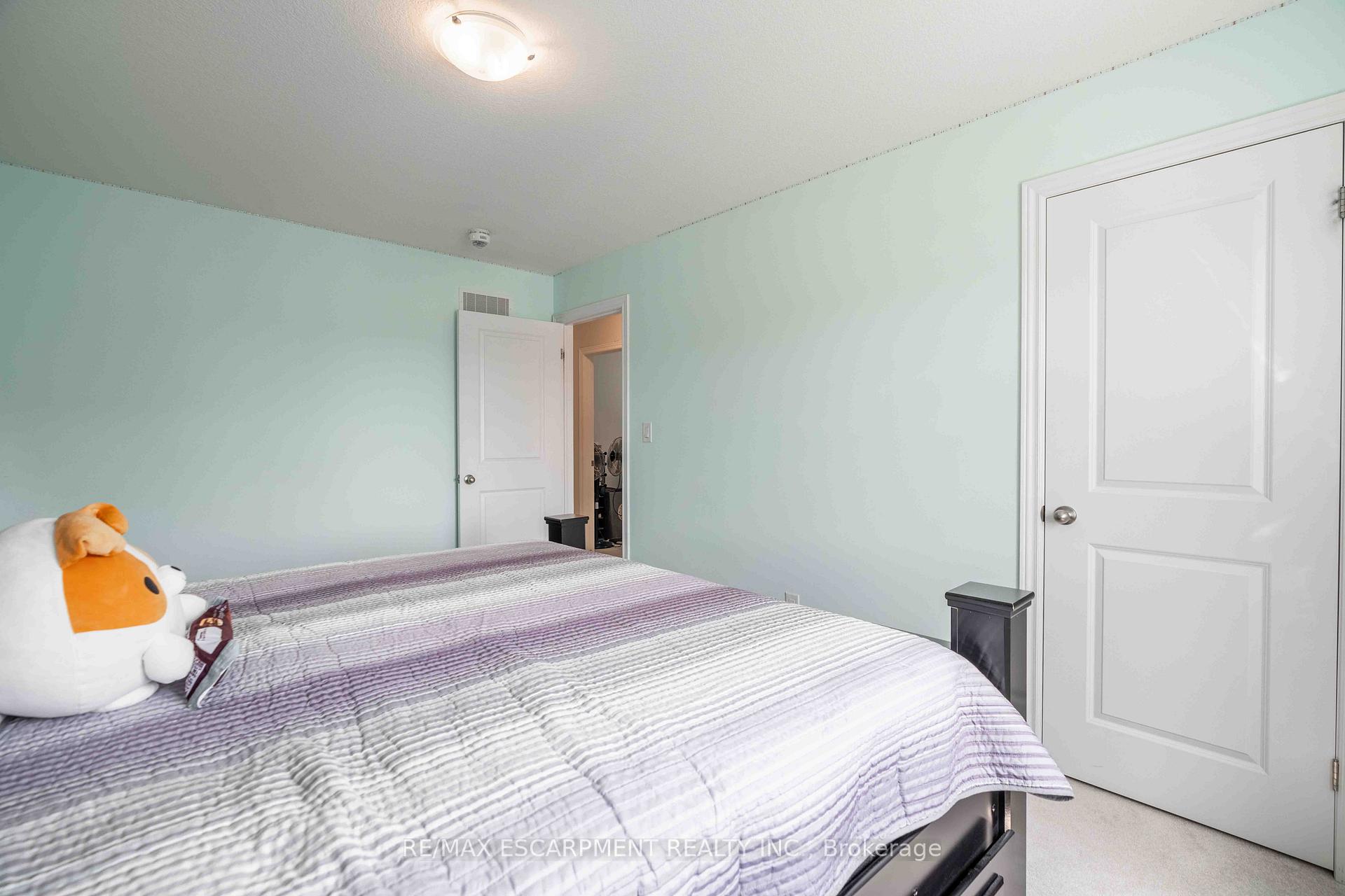 Photo 38 of 3 Narbonne Crescent, Hamilton, Stoney Creek Mountain — HOMEH