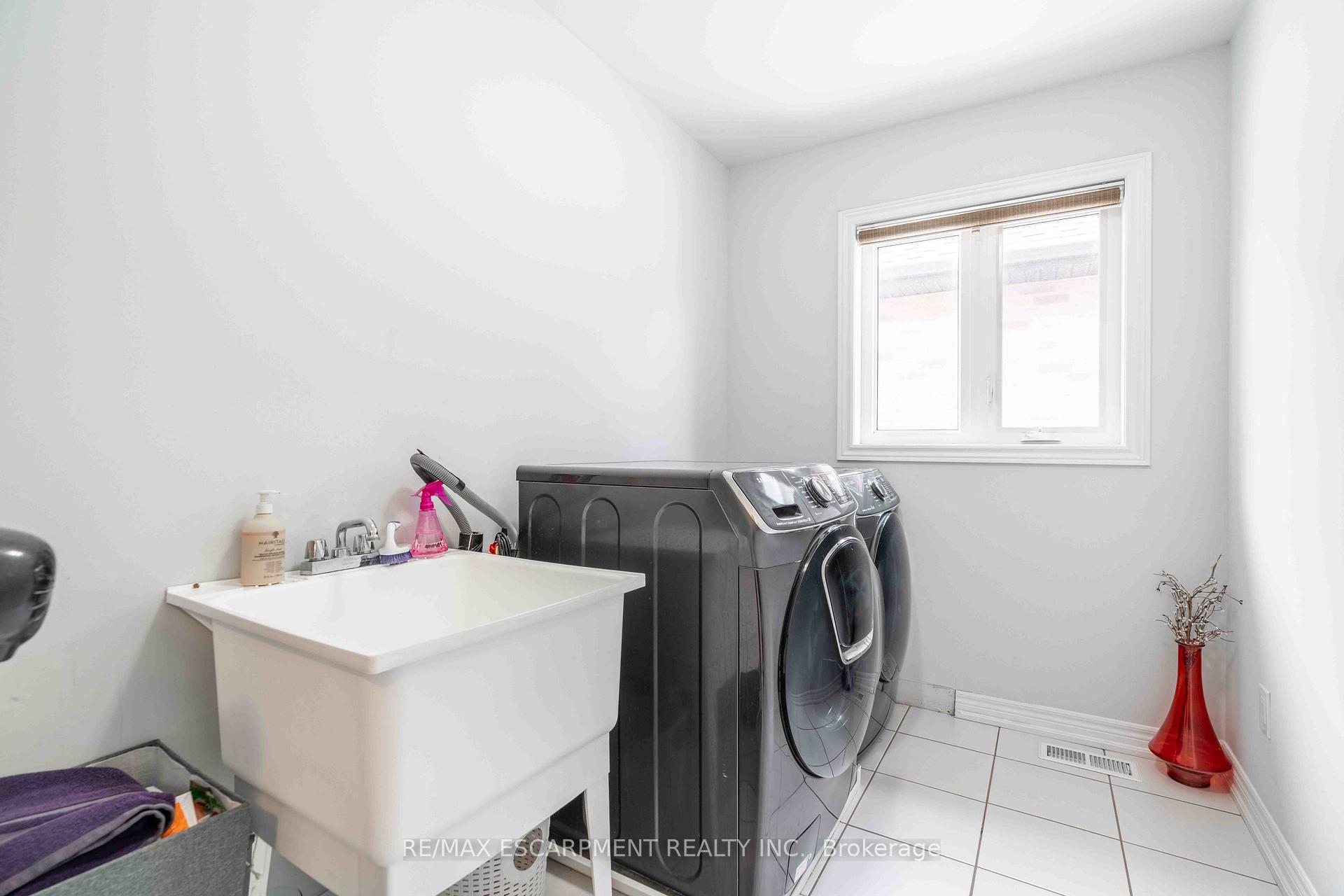 Photo 41 of 3 Narbonne Crescent, Hamilton, Stoney Creek Mountain — HOMEH
