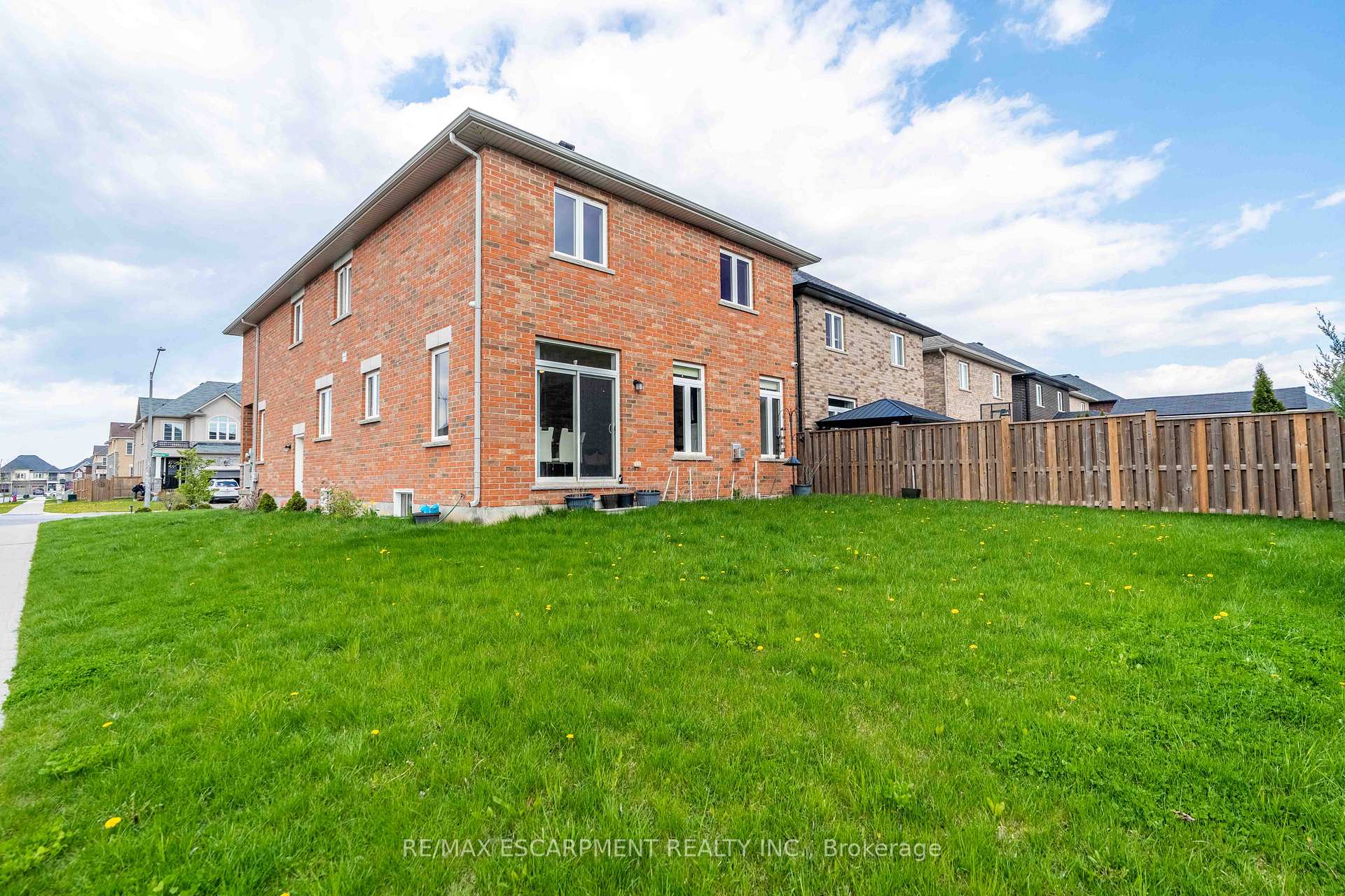Photo 44 of 3 Narbonne Crescent, Hamilton, Stoney Creek Mountain — HOMEH