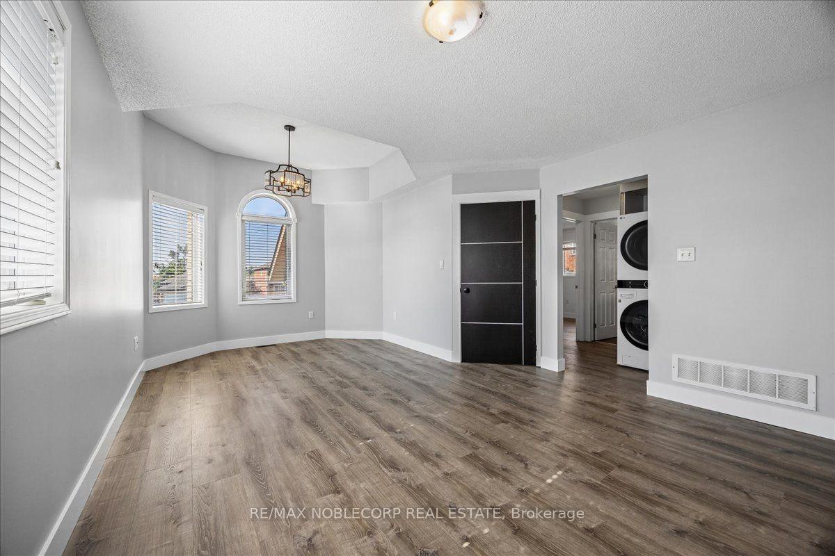 Photo 7 of Unit Main, 210 Dunsmore Lane, Barrie, Georgian Drive — HOMEH