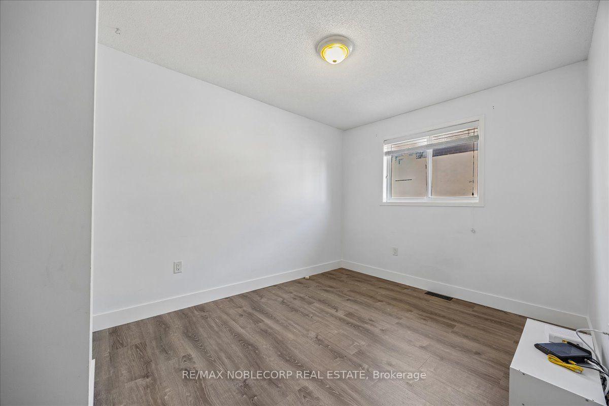 Photo 12 of Unit Main, 210 Dunsmore Lane, Barrie, Georgian Drive — HOMEH