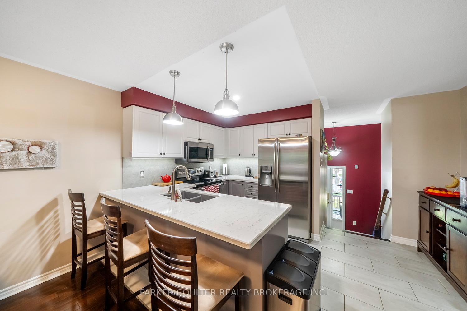 Photo 9 of 11 Watson Drive, Barrie, East Bayfield — HOMEH