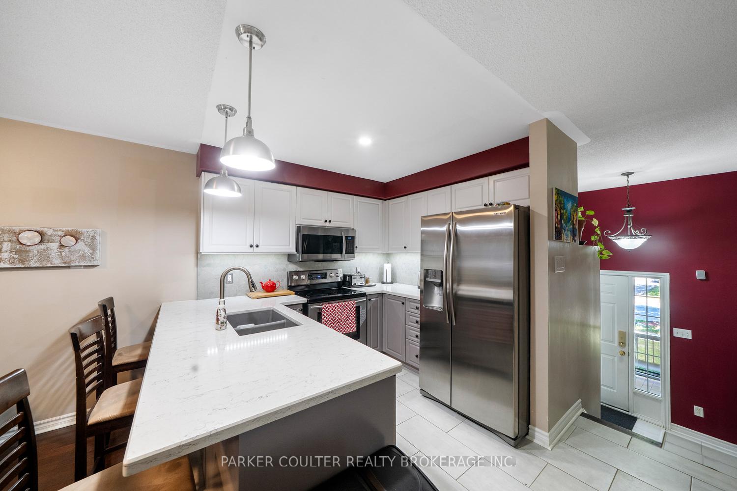 Photo 10 of 11 Watson Drive, Barrie, East Bayfield — HOMEH